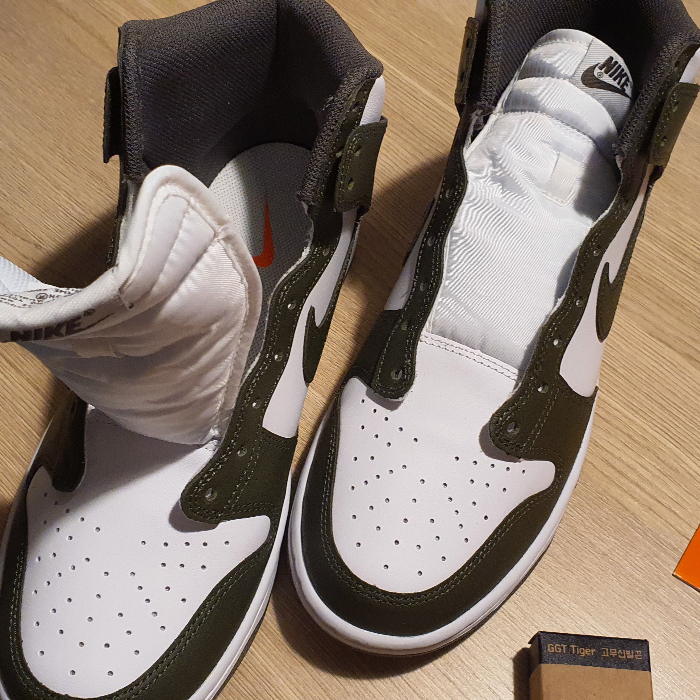 Nike Dunk High Retro Championship Khaki 착용 스타일 - 2