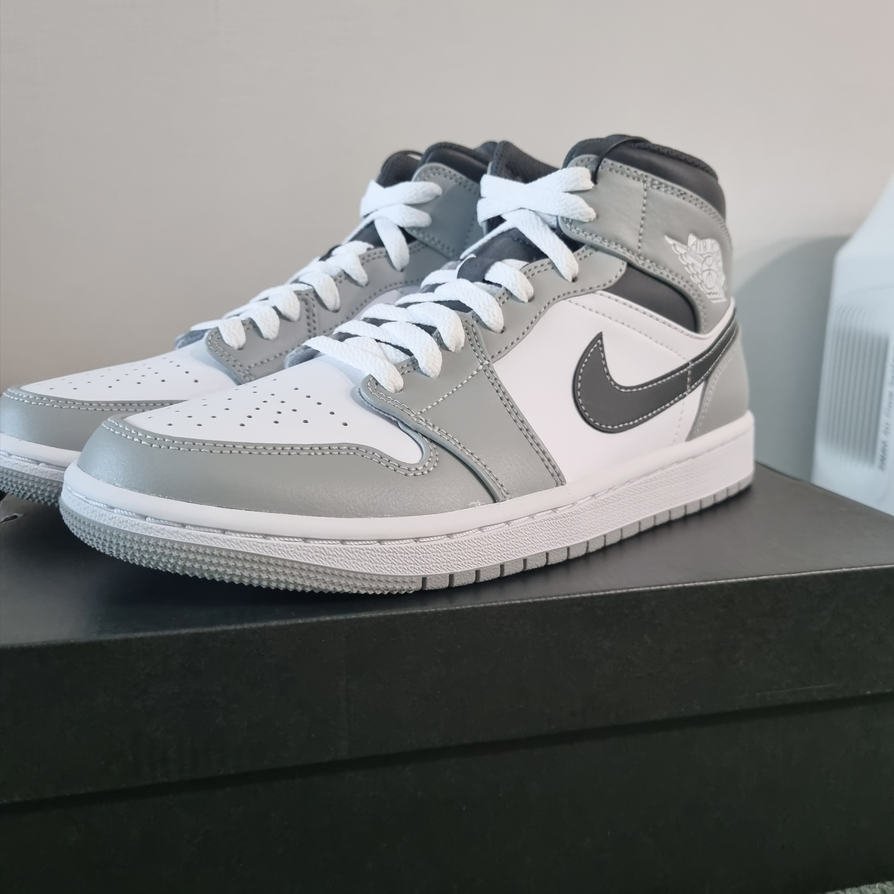 Jordan 1 Mid Light Smoke Grey Anthracite 착용 스타일
