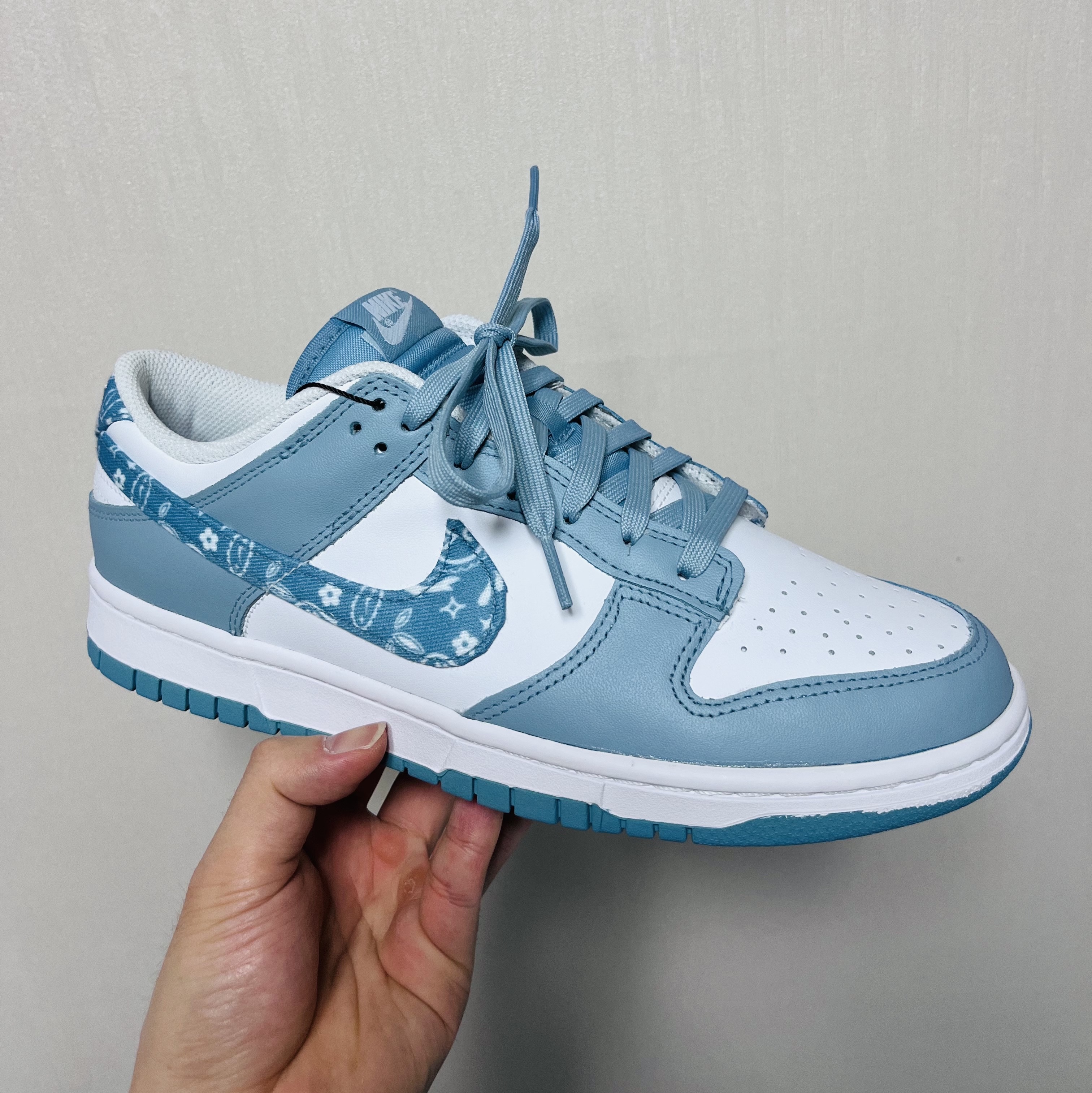 (W) Nike Dunk Low Essential Blue Paisley 착용 스타일