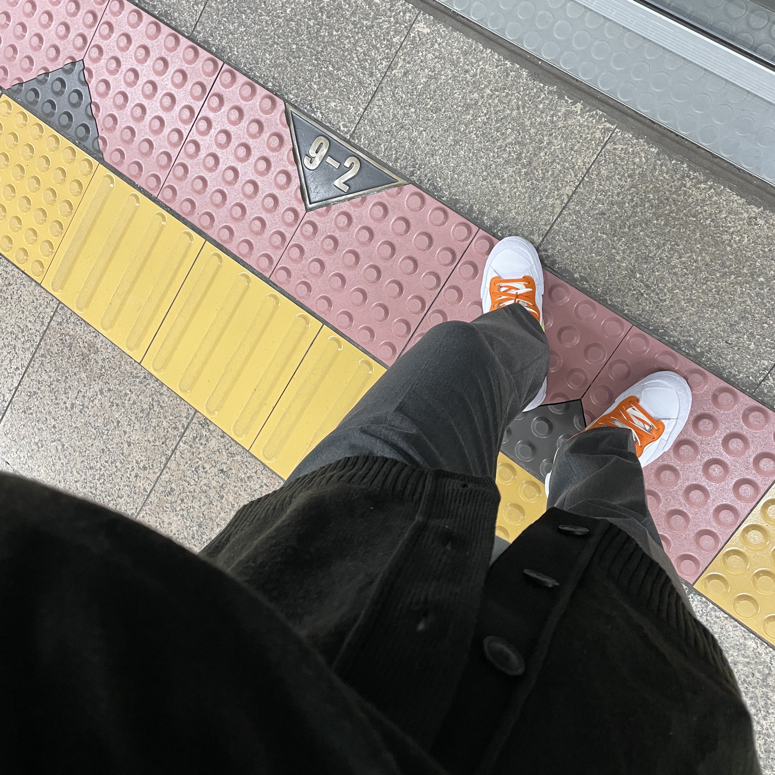 Nike x Sacai Blazer Low Magma Orange 착용 스타일