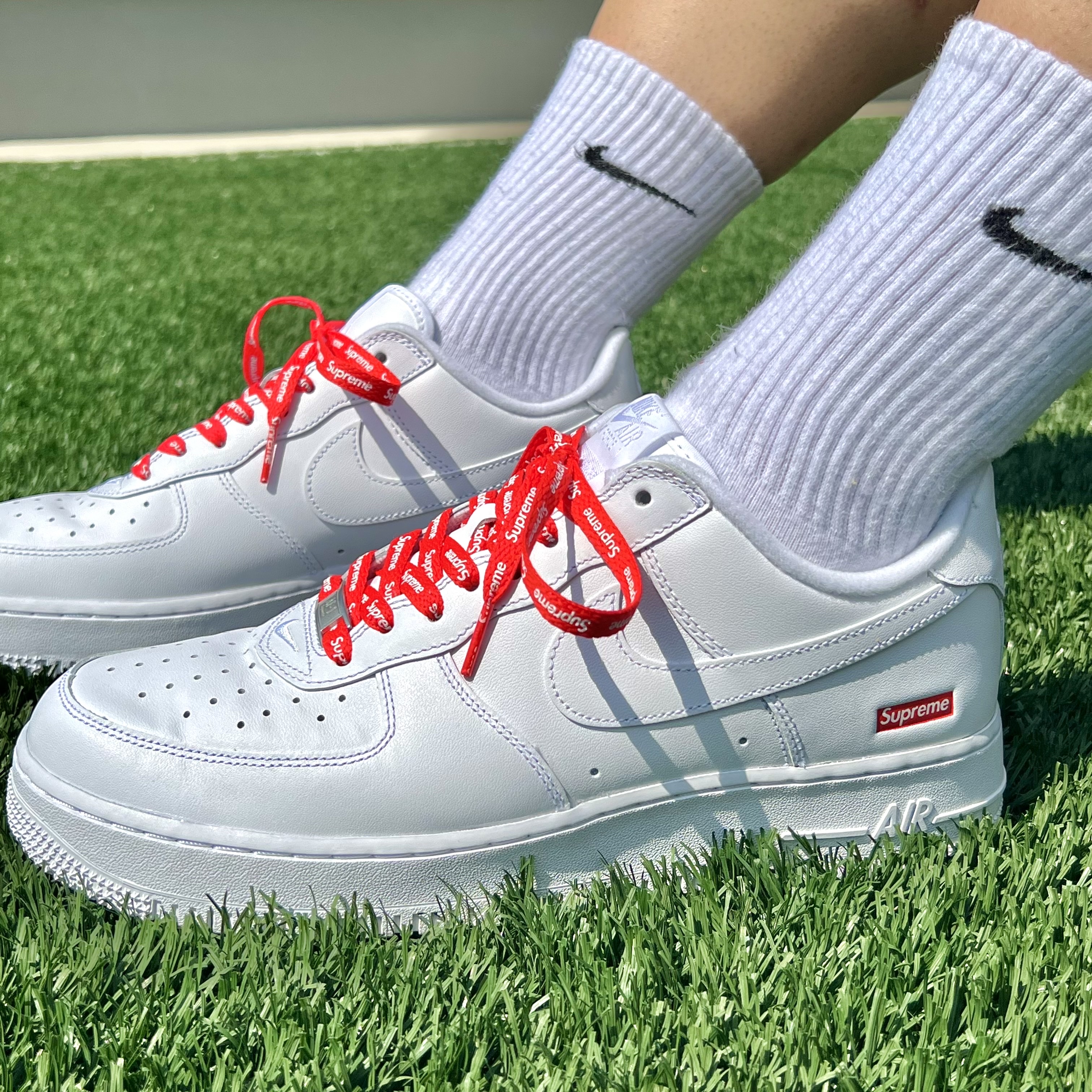 Nike x Supreme Air Force 1 Low White 착용 스타일 - 1