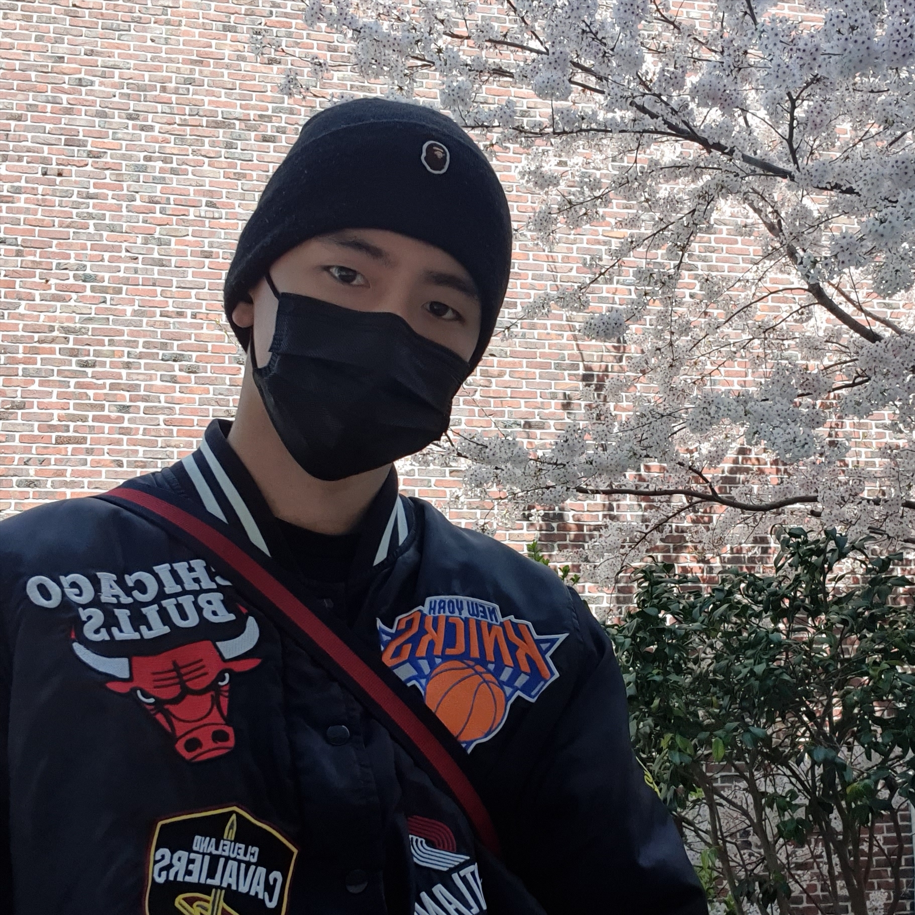 Supreme x Nike NBA Teams Warm-Up Jacket Black - 18SS, BAPE Ape Head One Point Knit Cap Black 착용 스타일