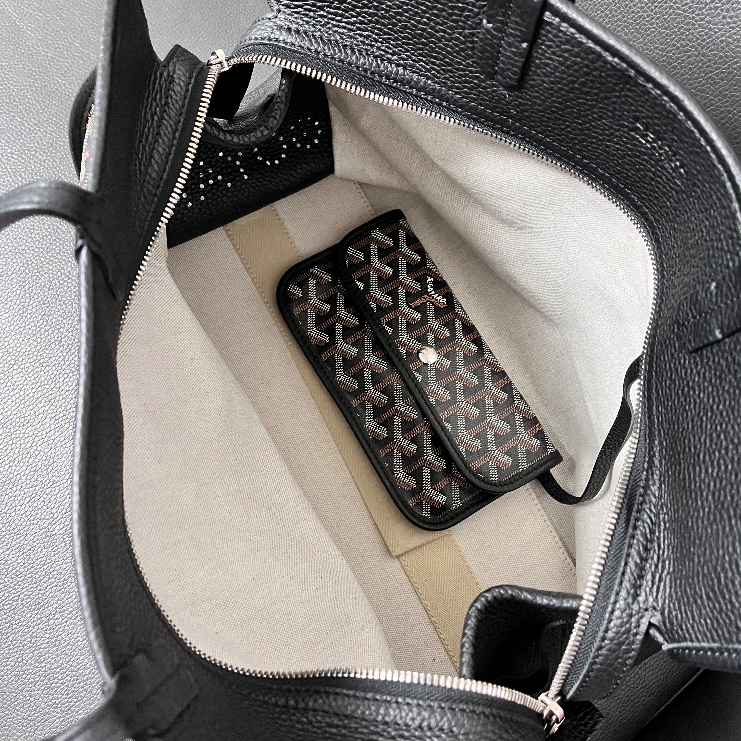 Goyard Hardy PM Bag Black 착용 스타일 - 2
