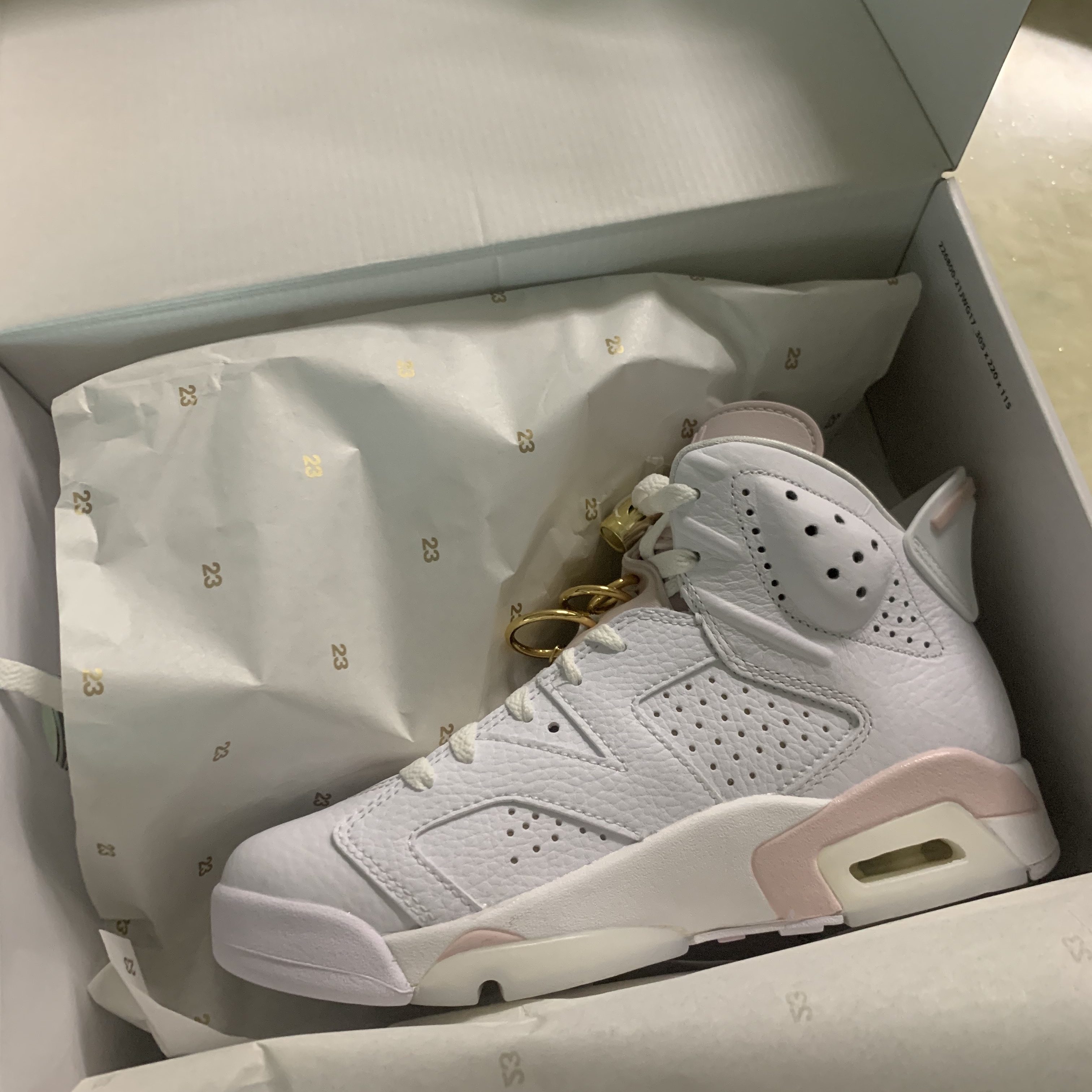 (W) Jordan 6 Retro Gold Hoops 착용 스타일