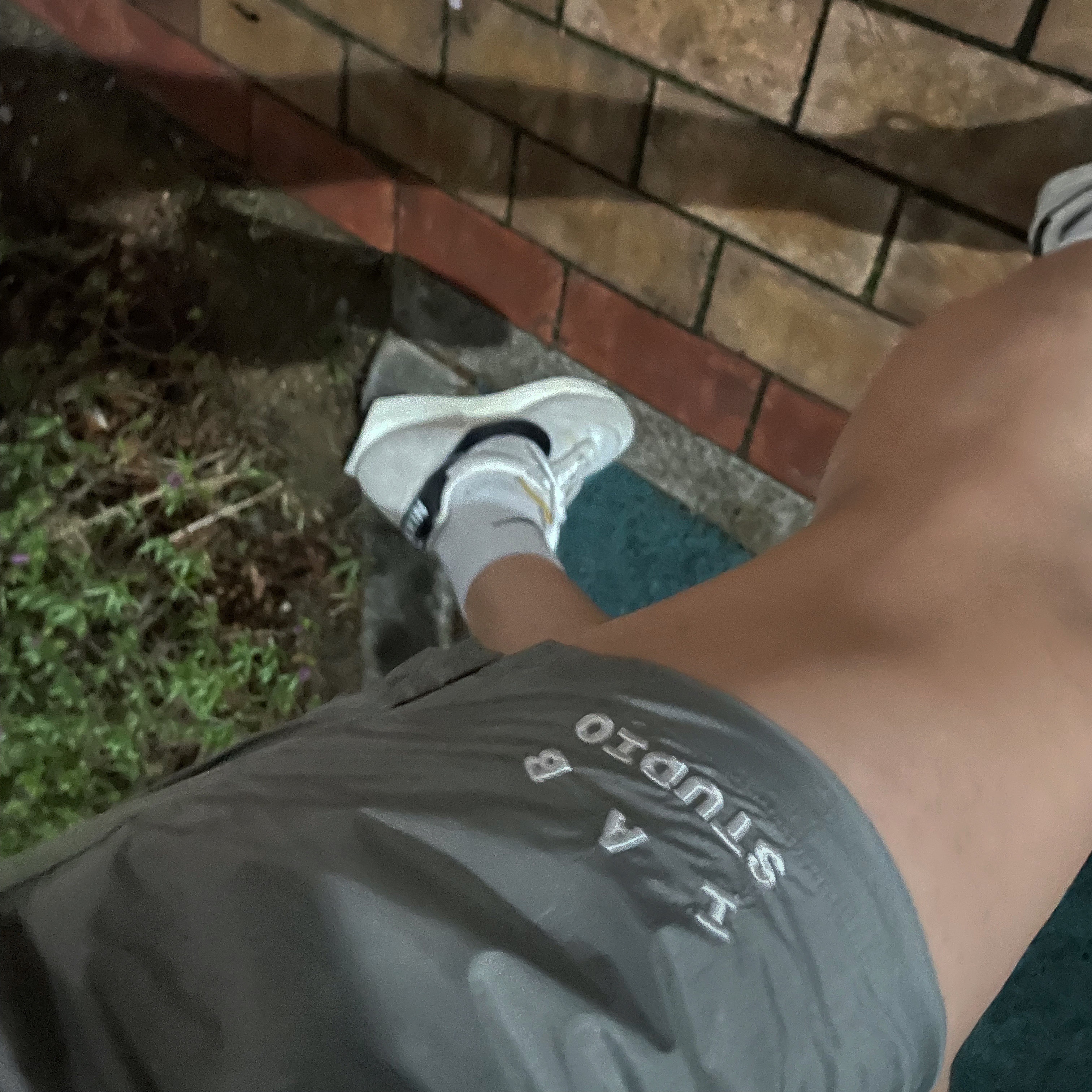 Nike Air Tailwind 79 White Phantom Black, IAB Studio Woven Shorts Gray 착용 스타일