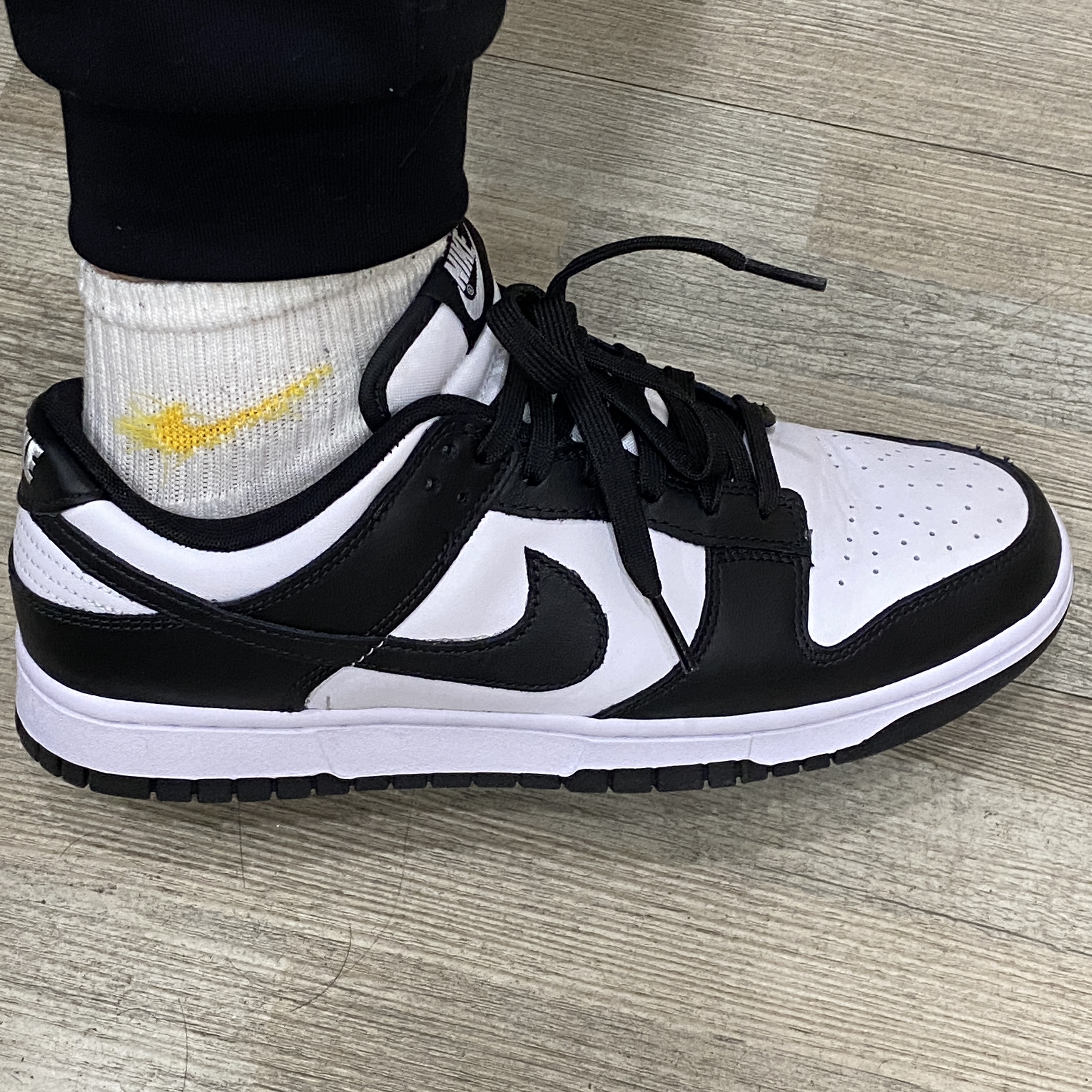 Nike Dunk Low Retro Black 착용 스타일 - 1