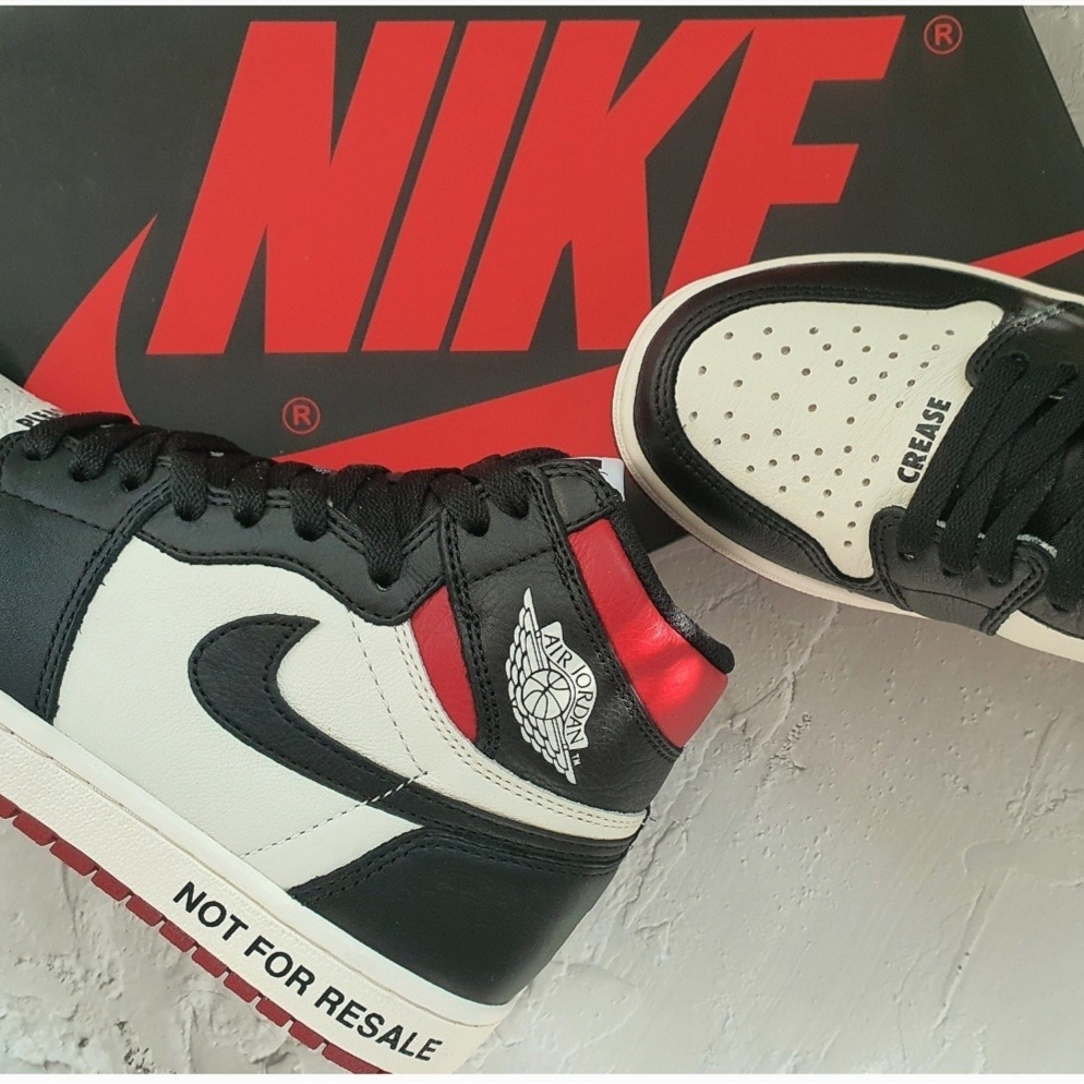 Jordan 1 Retro High Not for Resale Varsity Red 착용 스타일