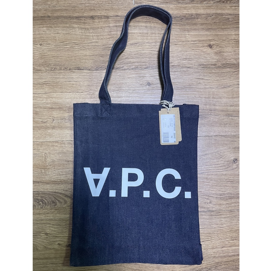 A.P.C. Laure Tote Bag Blue 착용 스타일