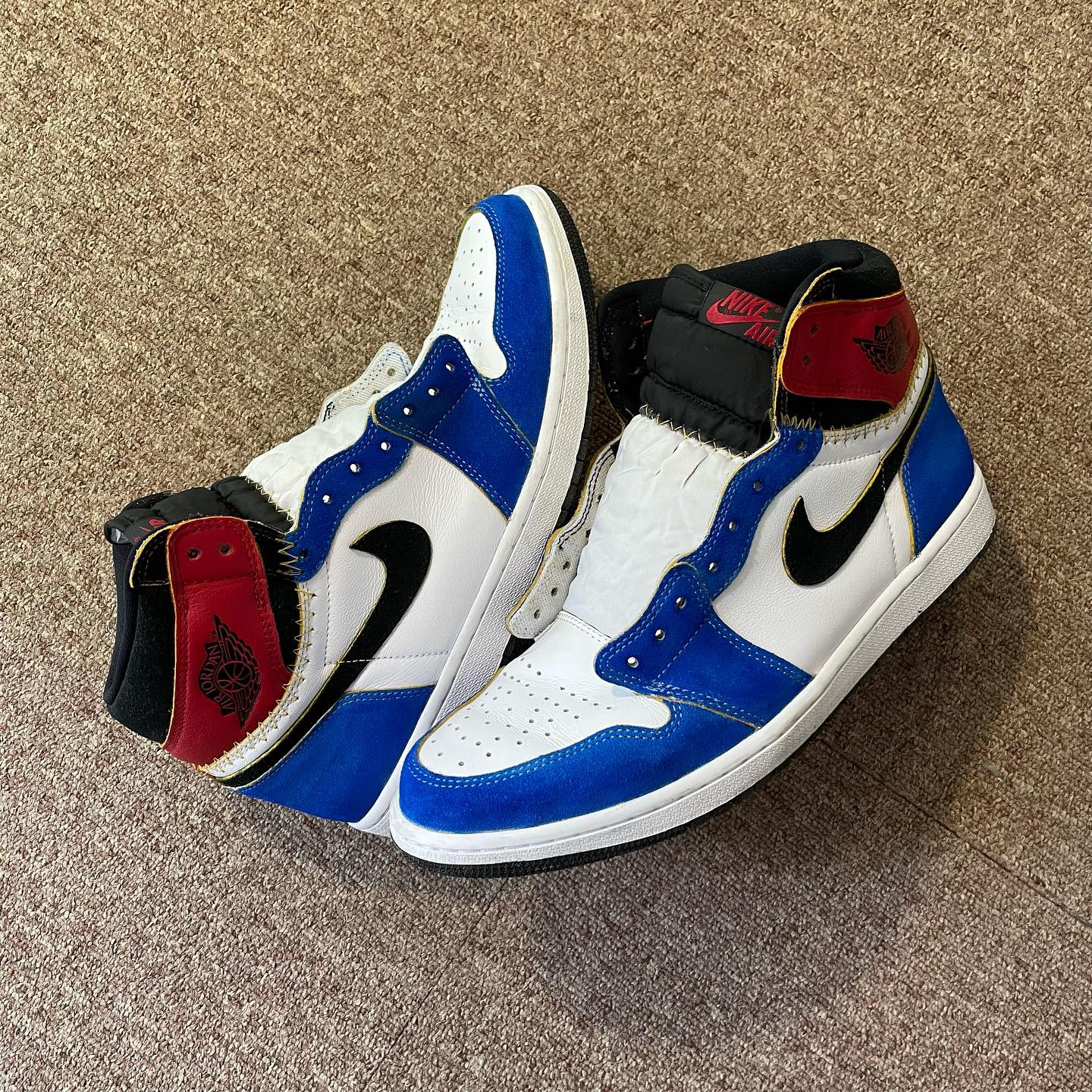 Jordan 1 Retro High OG Light Smoke Grey 착용 스타일 - 1