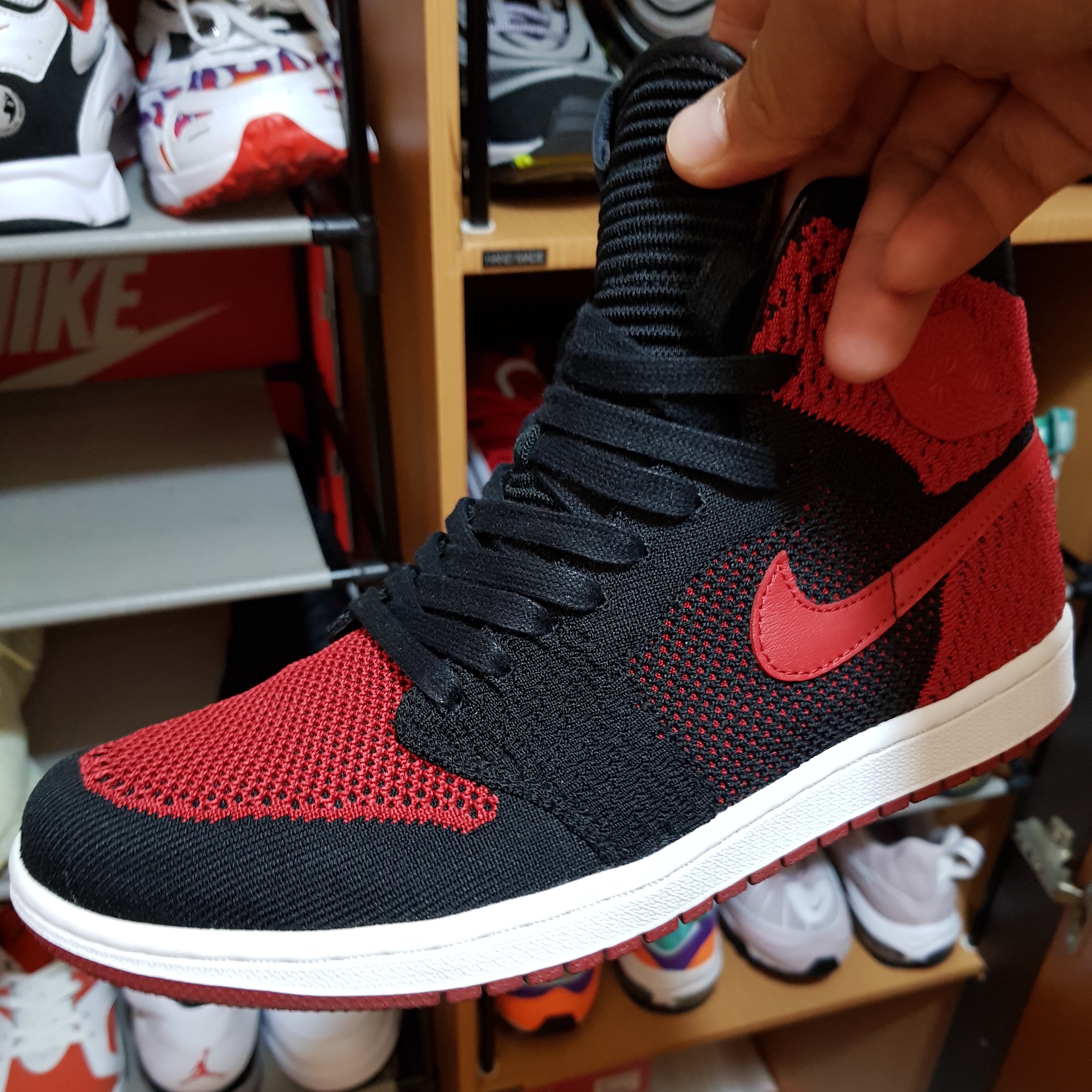 Jordan 1 Retro High Flyknit Bred 착용 스타일