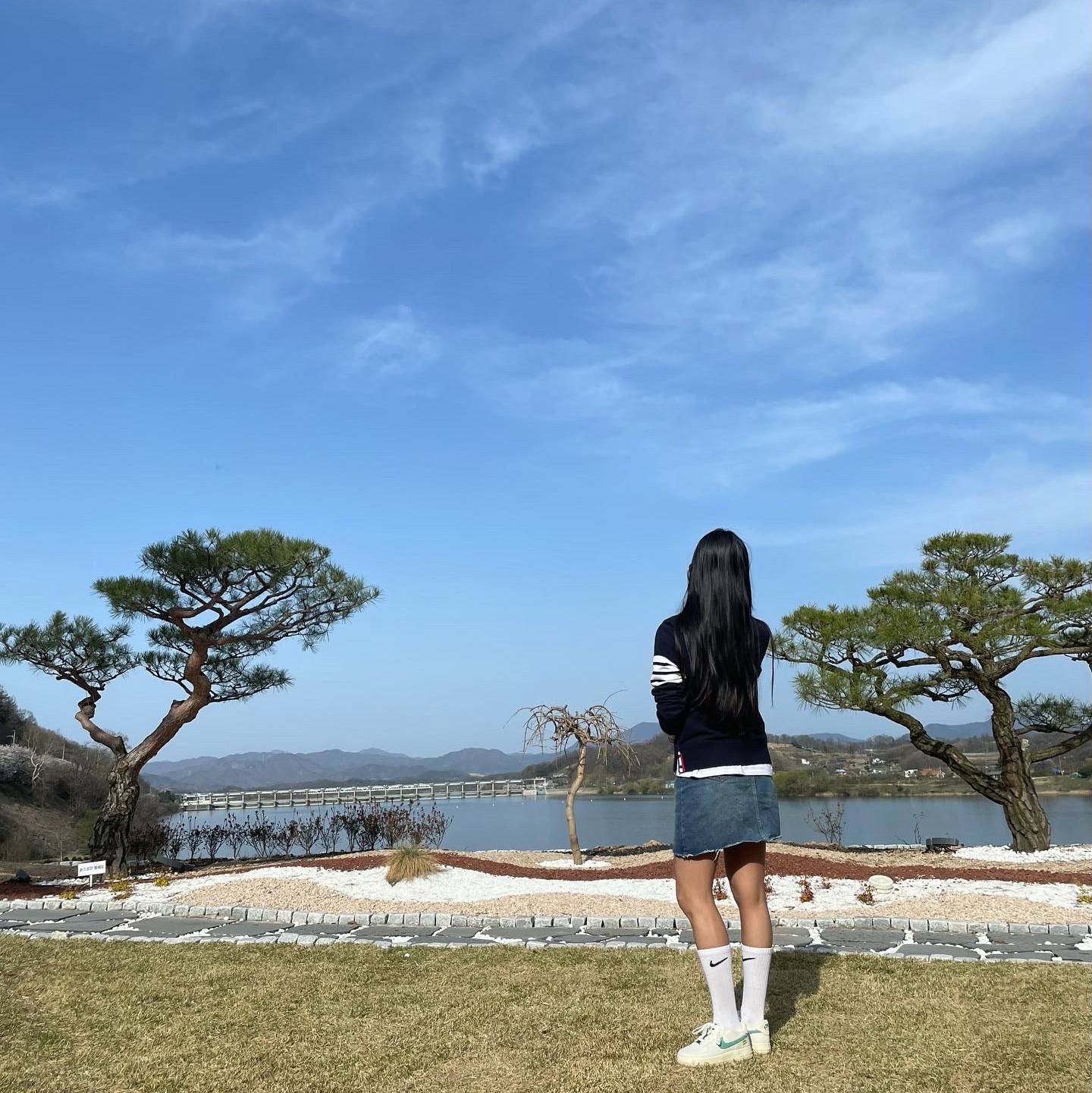 Thom Browne Engineered 4-Bar Sweatshirt Navy, (GS) Nike Air Force 1 '07 LV8 Test Of Time 착용 스타일