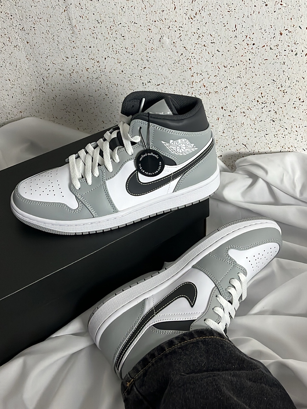 Jordan 1 Mid Light Smoke Grey Anthracite 착용 스타일