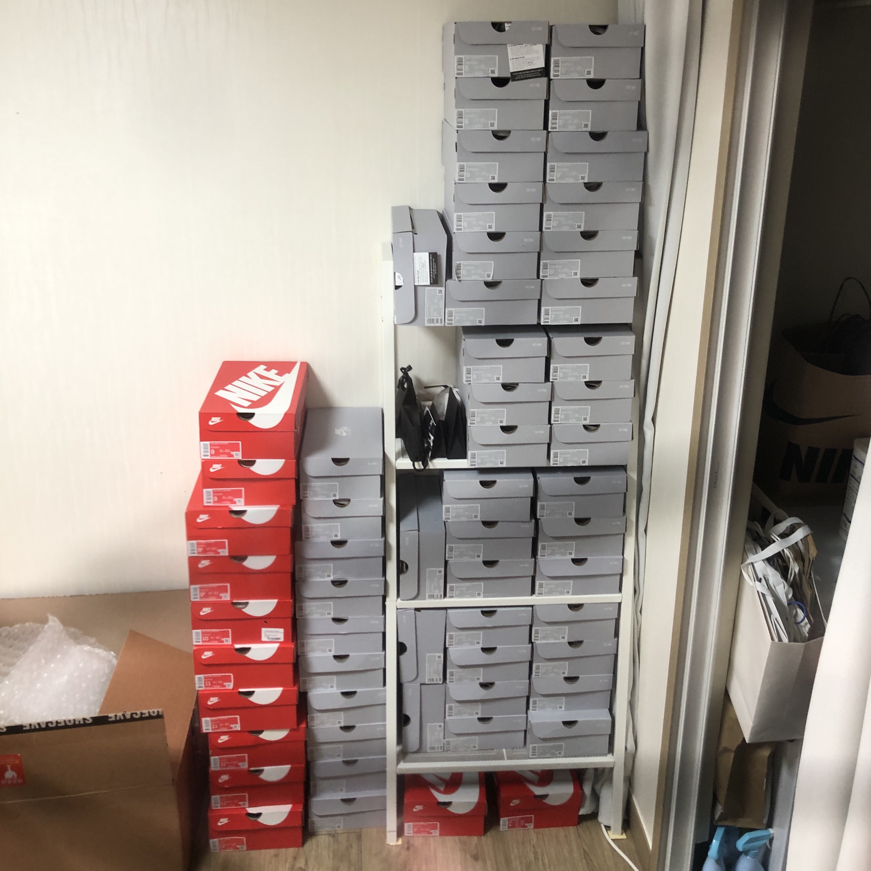 (W) Nike Air Force 1 '07 Low White, Nike Dunk Low Retro Black 착용 스타일