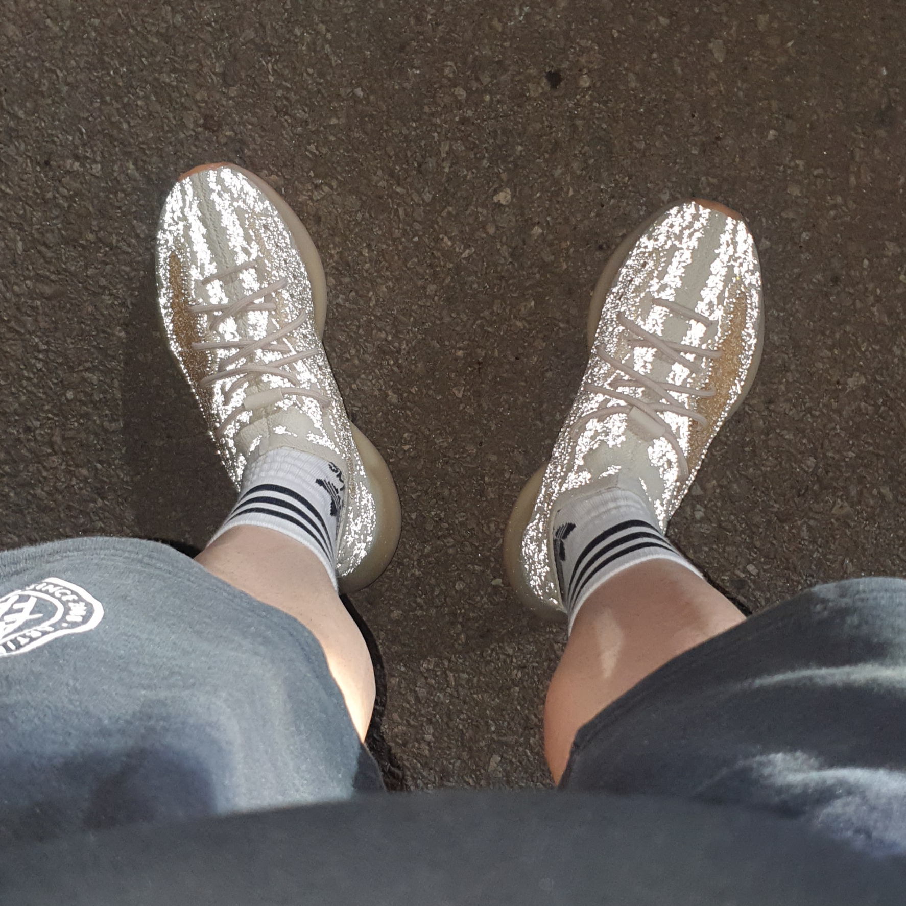 Adidas Yeezy Boost 380 Yecoraite - Reflective 착용 스타일
