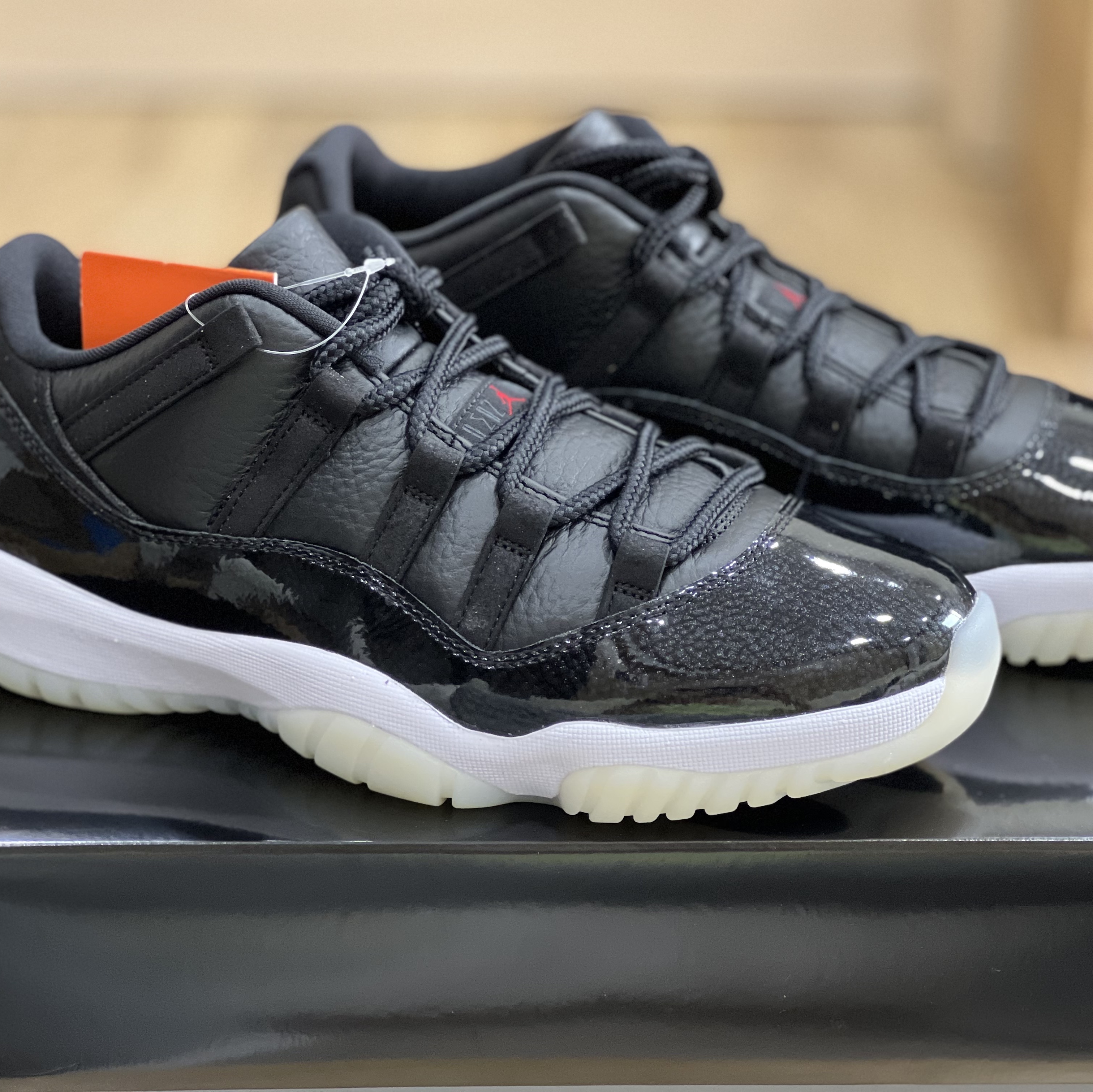 Jordan 11 Retro Low 72-10 착용 스타일