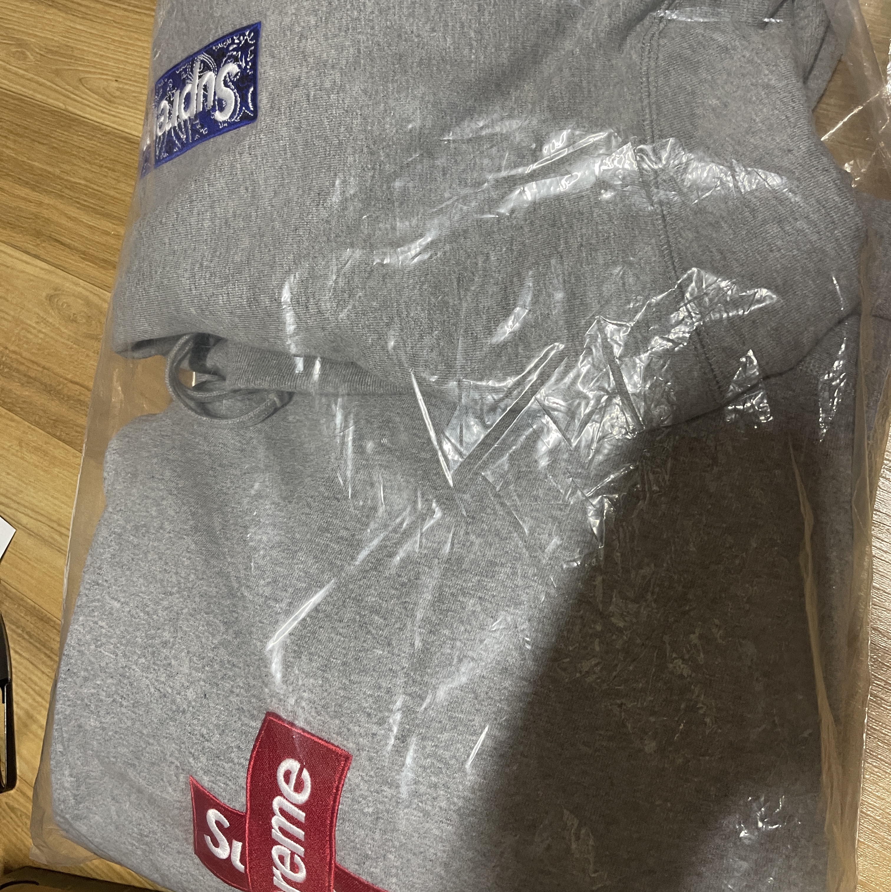 Supreme Cross Box Logo Hooded Sweatshirt Heather Grey - 20FW, Supreme Bandana Box Logo Hooded Sweatshirt Heather Grey - 19FW 착용 스타일 - 2