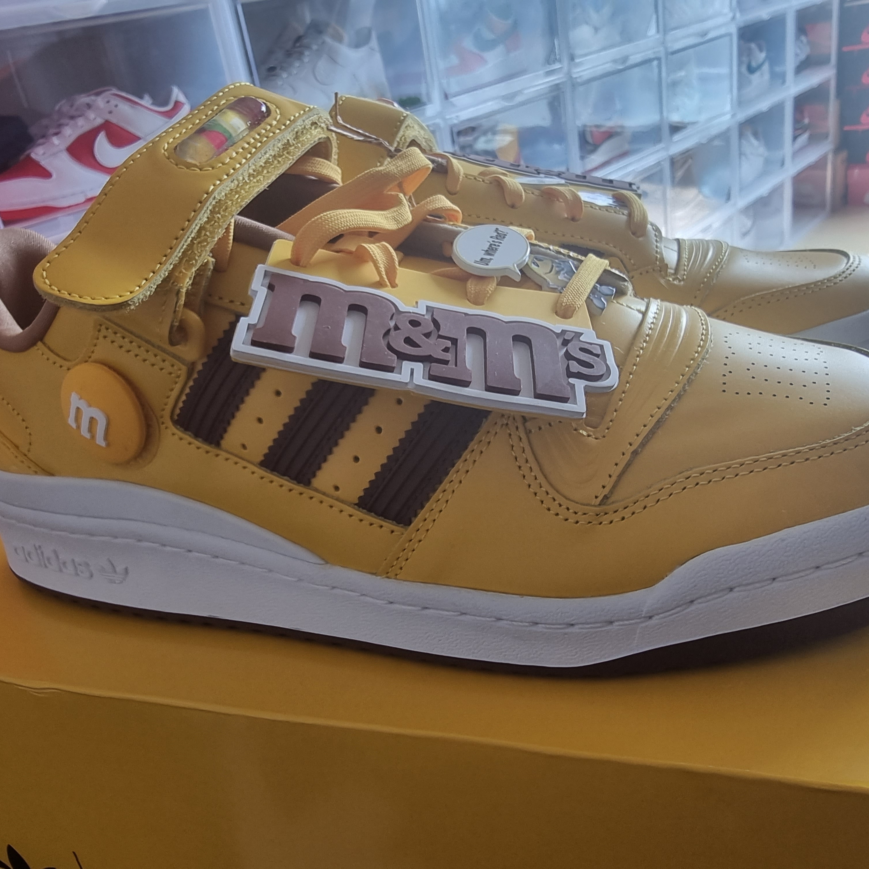 Adidas x M&Ms Forum 84 Low Yellow 착용 스타일 - 4