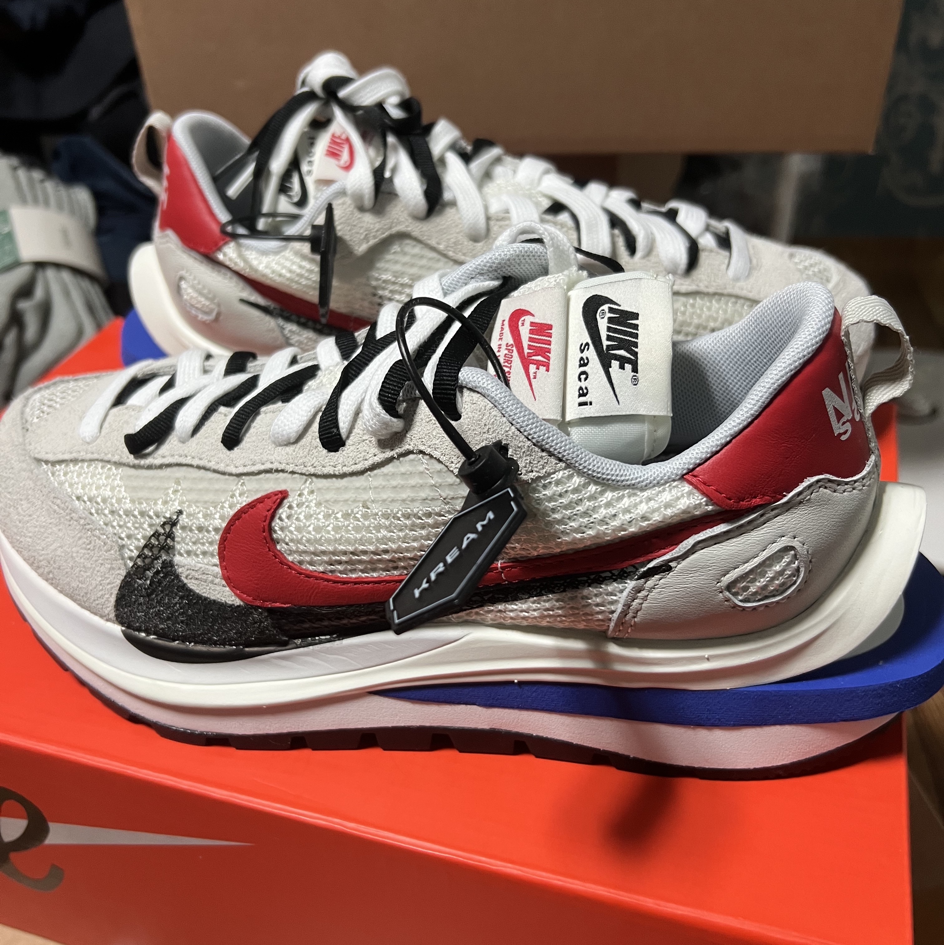 Nike x Sacai VaporWaffle Royal Fuchsia 착용 스타일