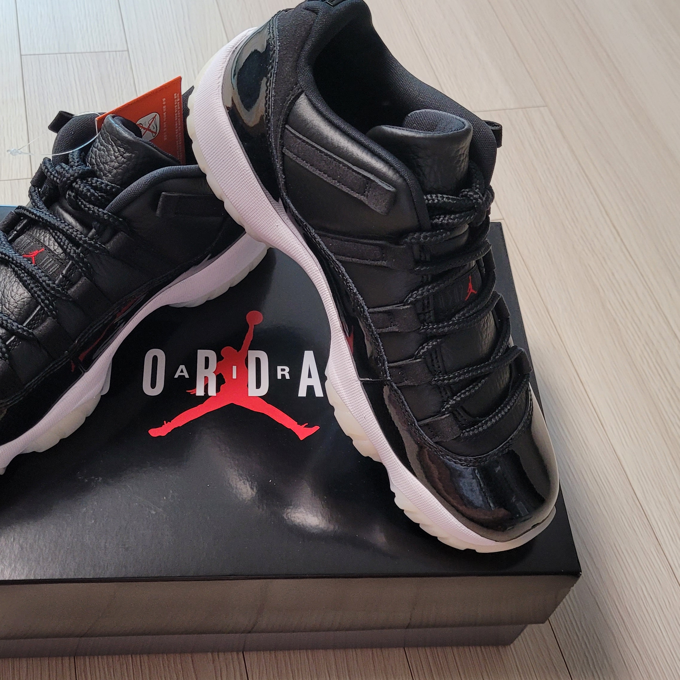 Jordan 11 Retro Low 72-10 착용 스타일 - 1