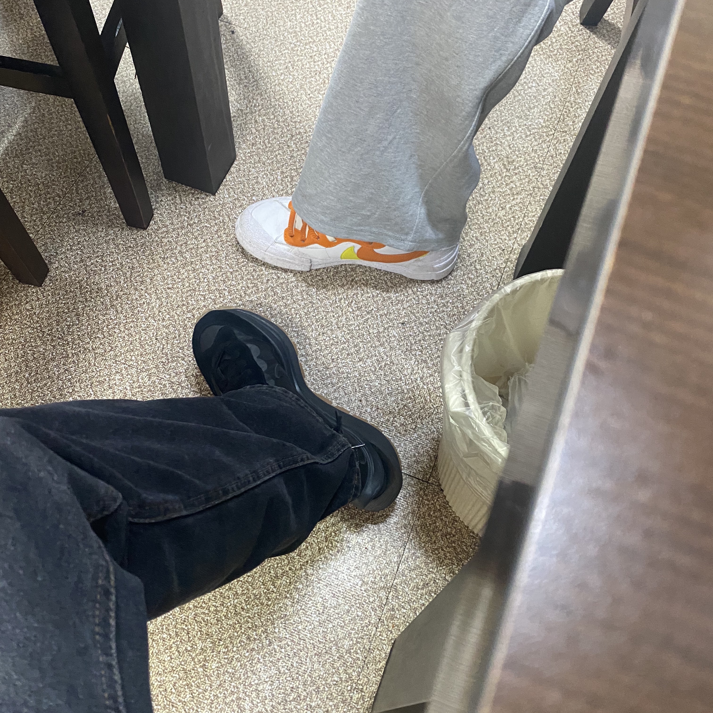 Nike x Sacai VaporWaffle Black and Gum, Nike x Sacai Blazer Low Magma Orange 착용 스타일