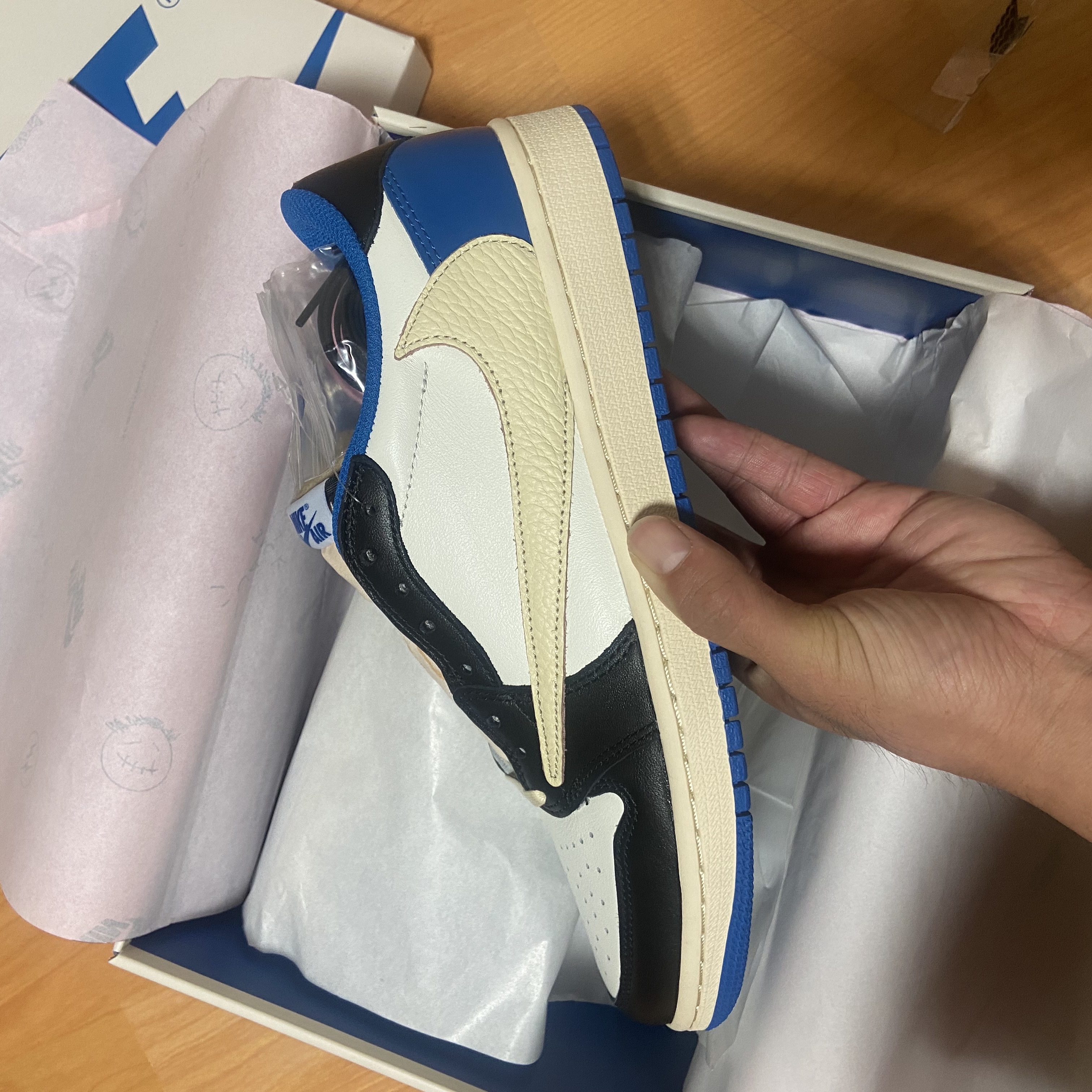 Jordan 1 x Travis Scott x Fragment Retro Low OG SP Military Blue 착용 스타일
