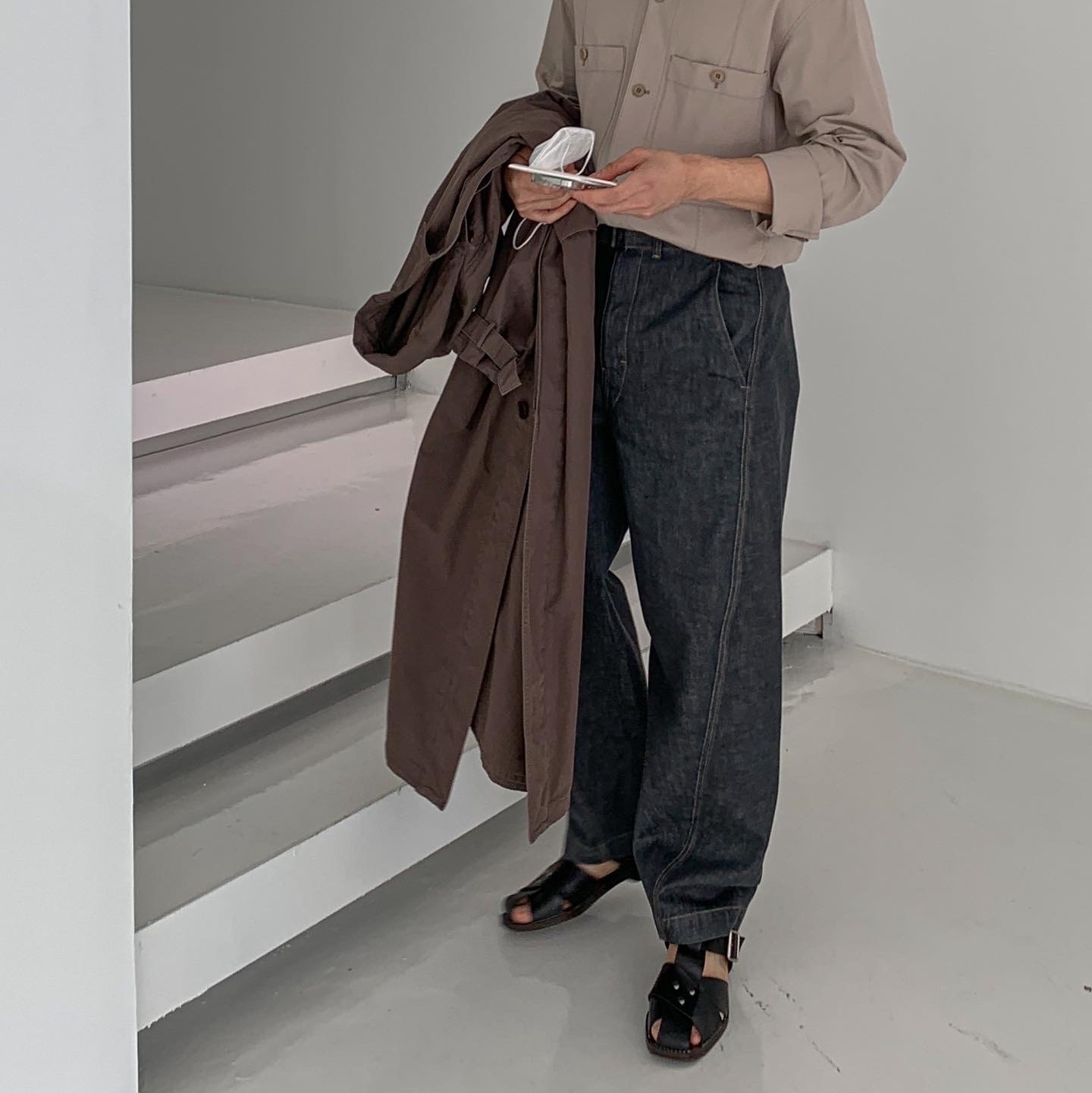 Lemaire Twisted Belted Pants Denim Indigo 착용 스타일 - 2