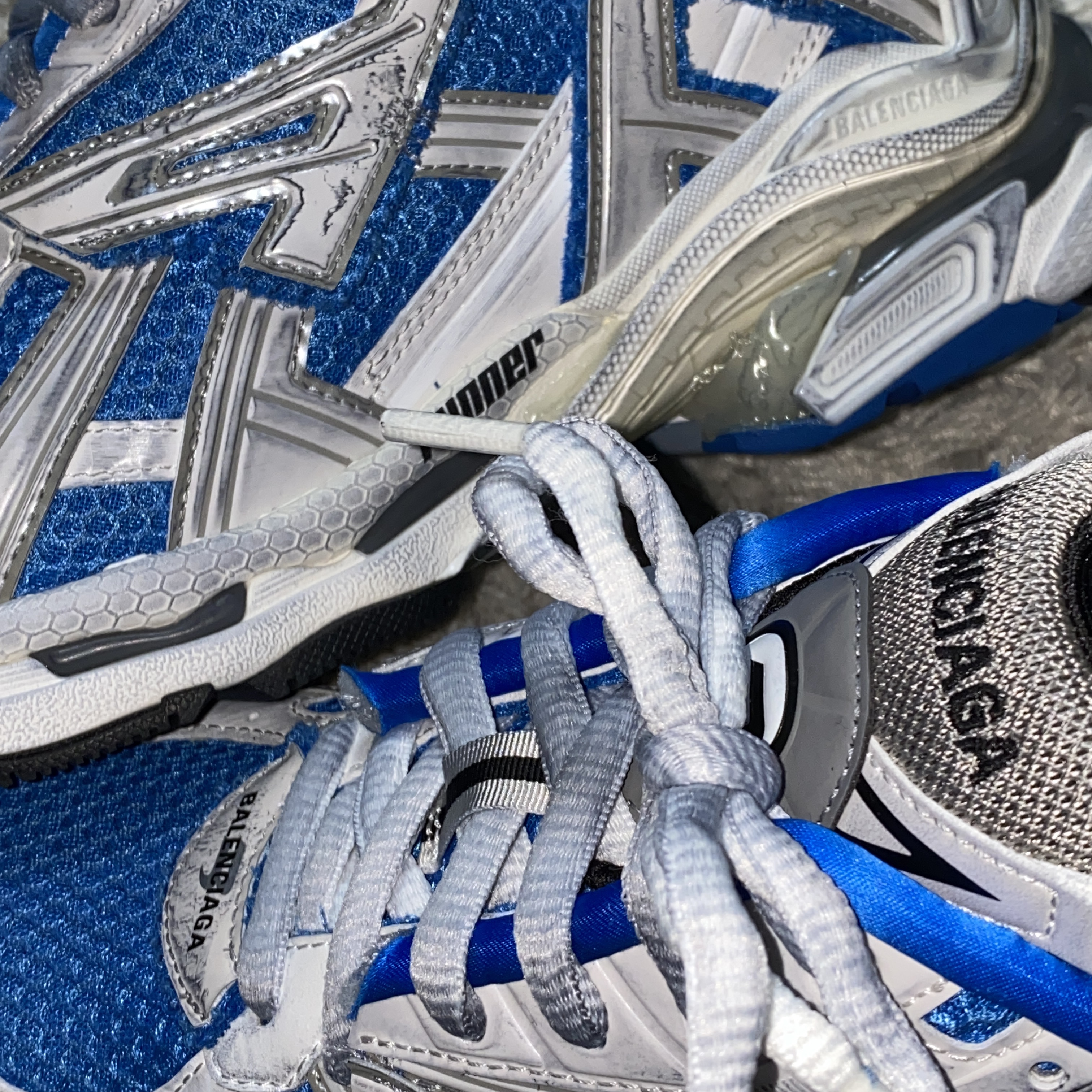 Balenciaga Runner Sneakers Blue White 착용 스타일