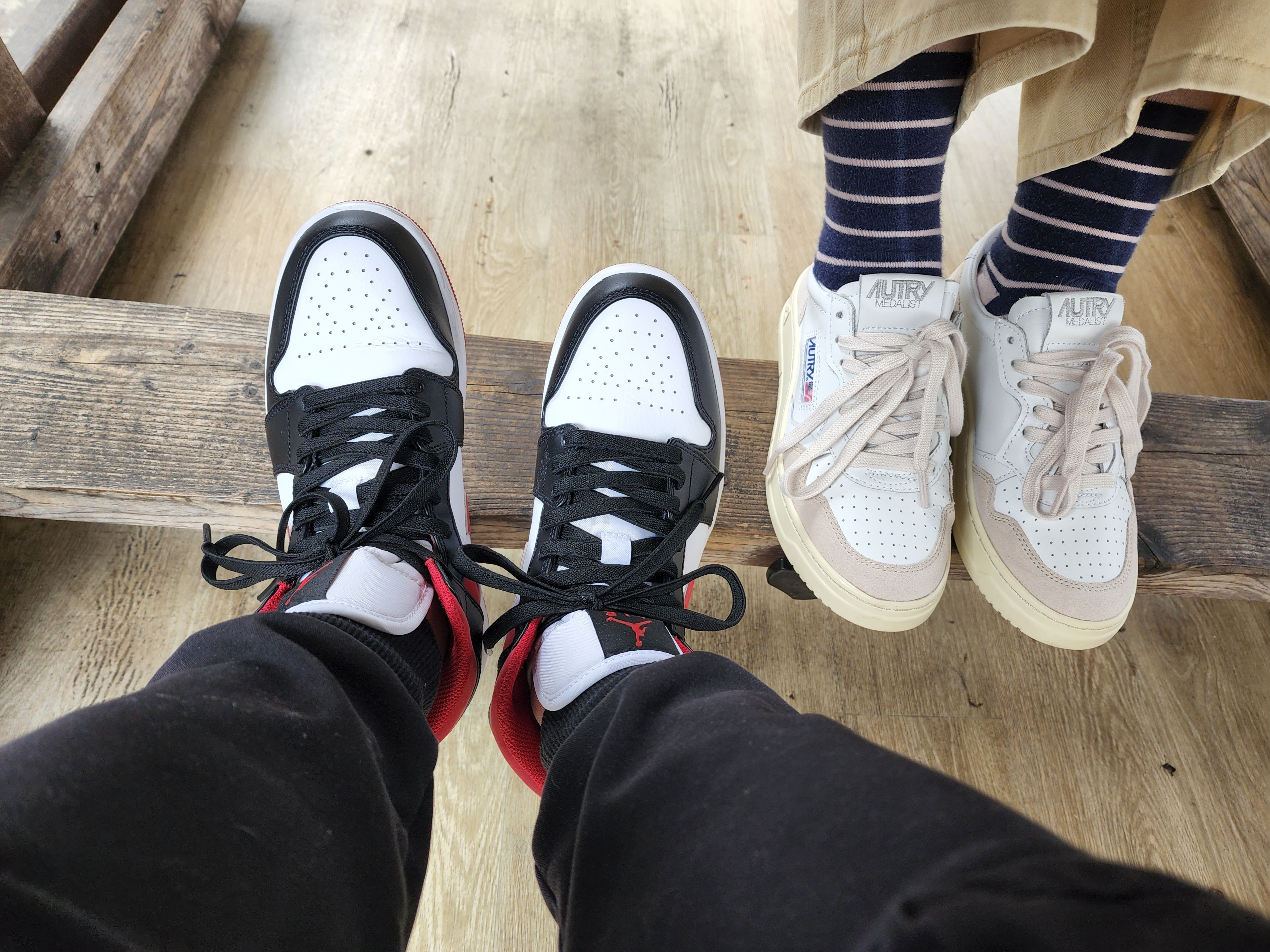 (W) Autry Medalist Low Leather Suede Sneakers White 착용 스타일