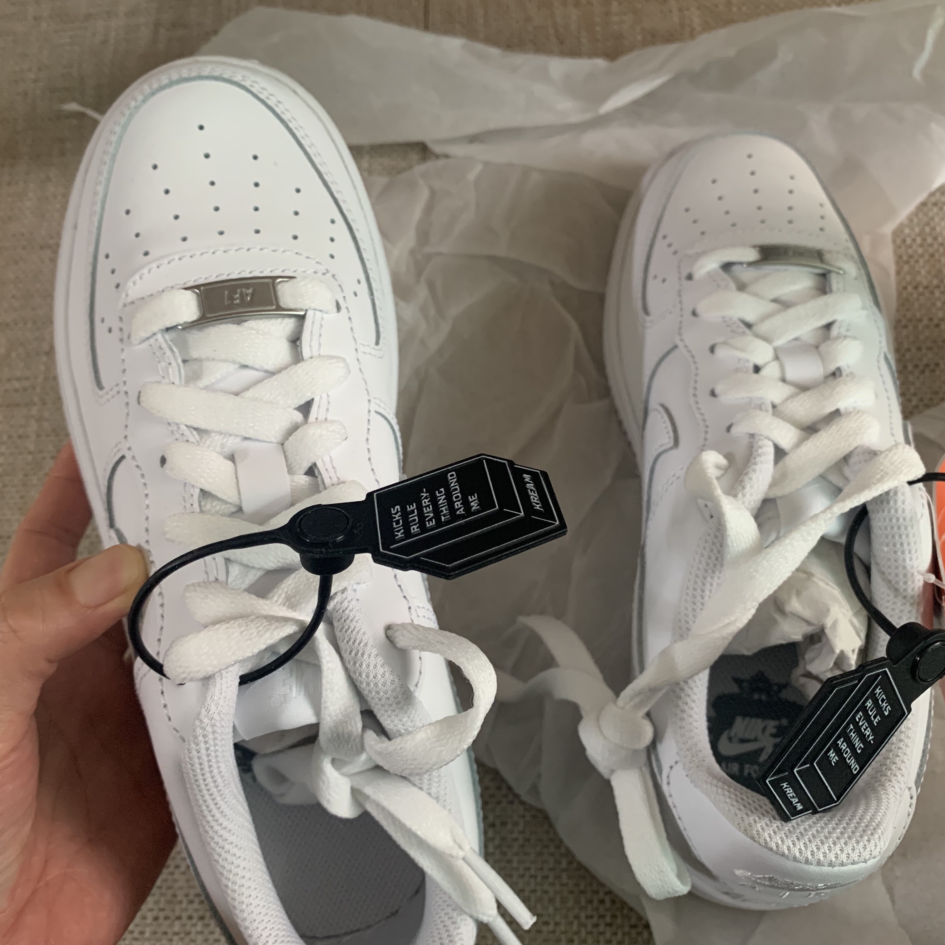 (GS) Nike Air Force 1 LE White 착용 스타일 - 1