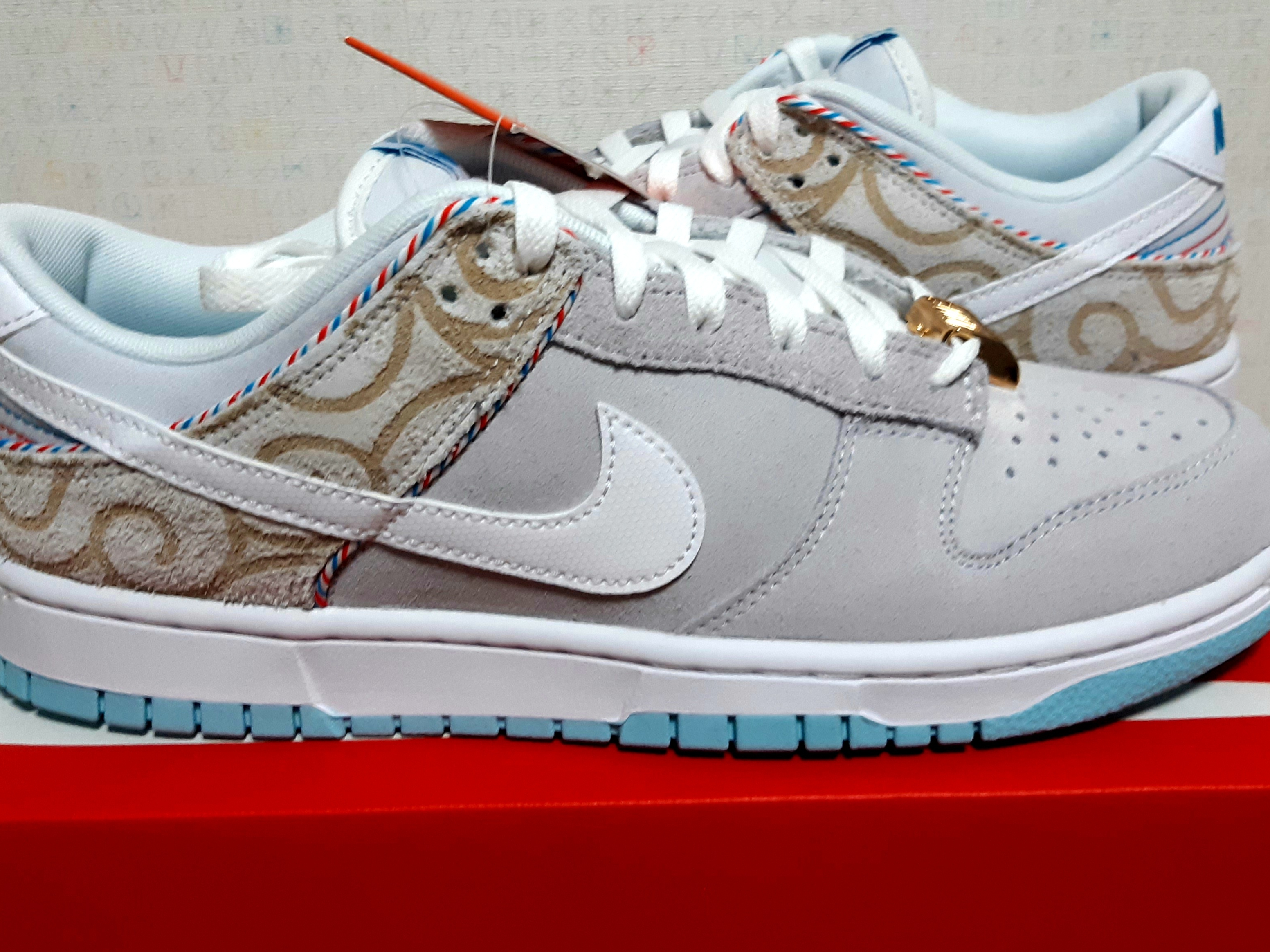 Nike Dunk Low Retro SE Barber Shop Grey 착용 스타일
