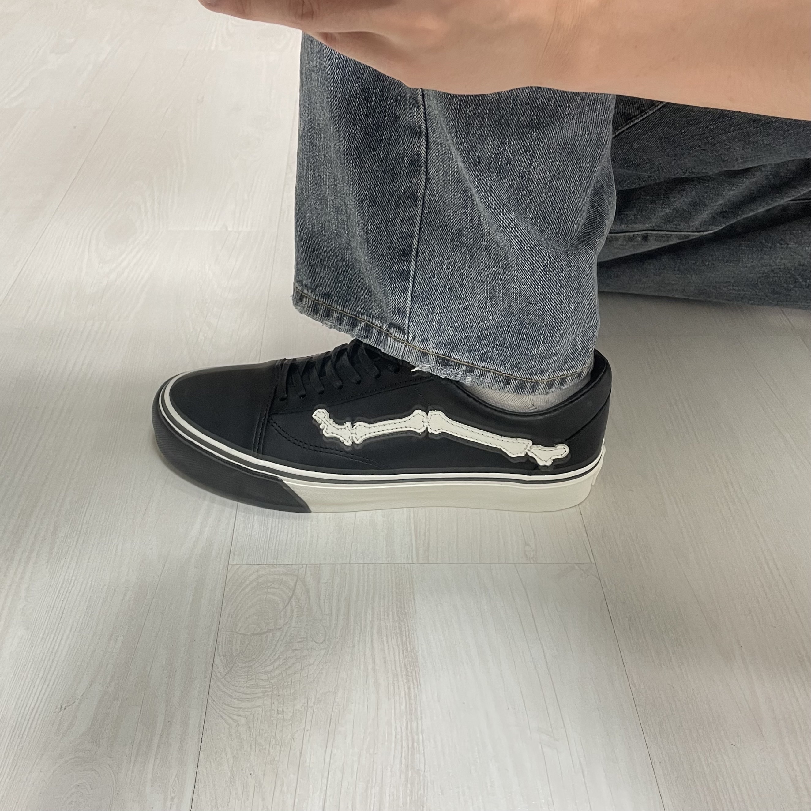 Vans Vault x Blends Old Skool VLT LX Black 착용 스타일 - 1