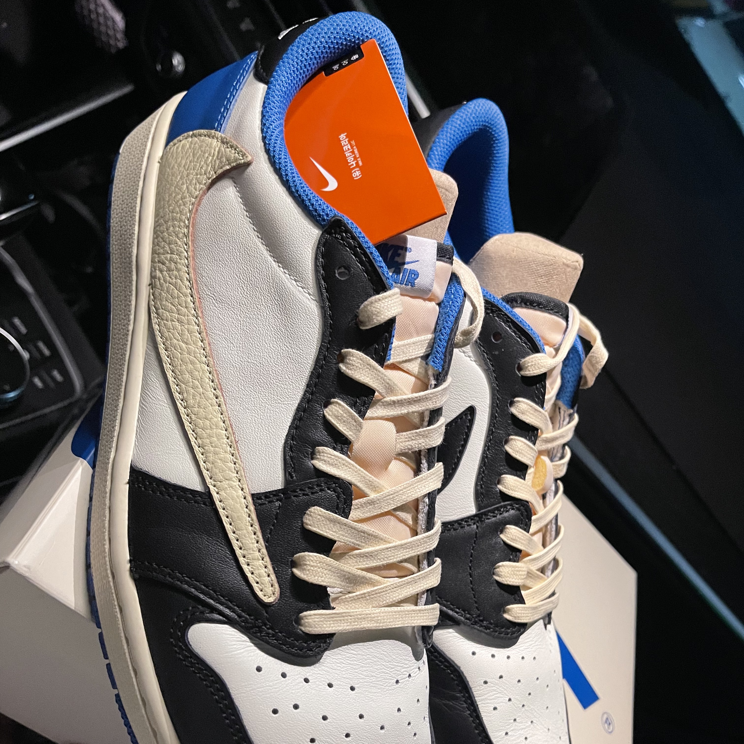 Jordan 1 x Travis Scott x Fragment Retro Low OG SP Military Blue 착용 스타일