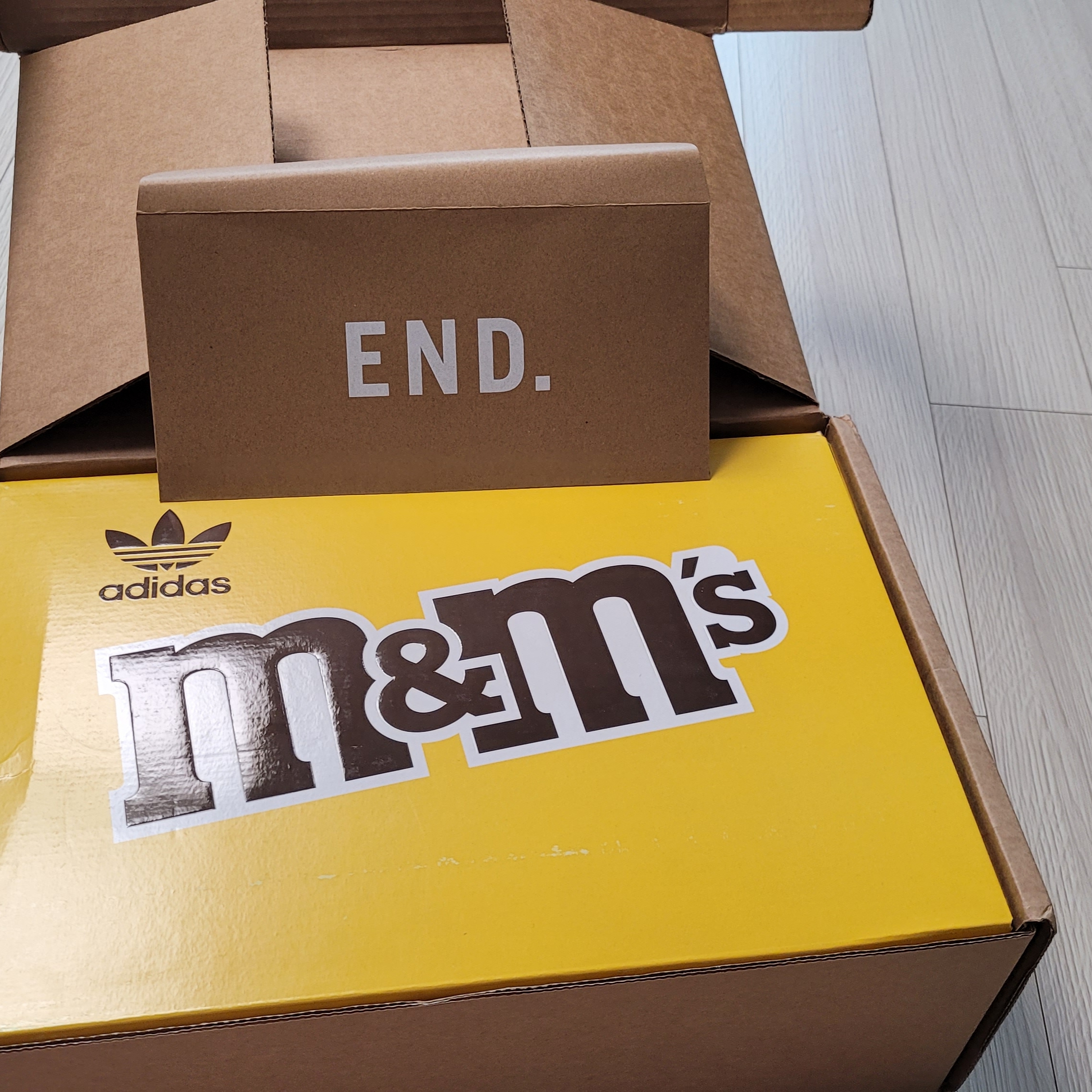 Adidas x M&Ms Forum 84 Low Yellow 착용 스타일 - 1