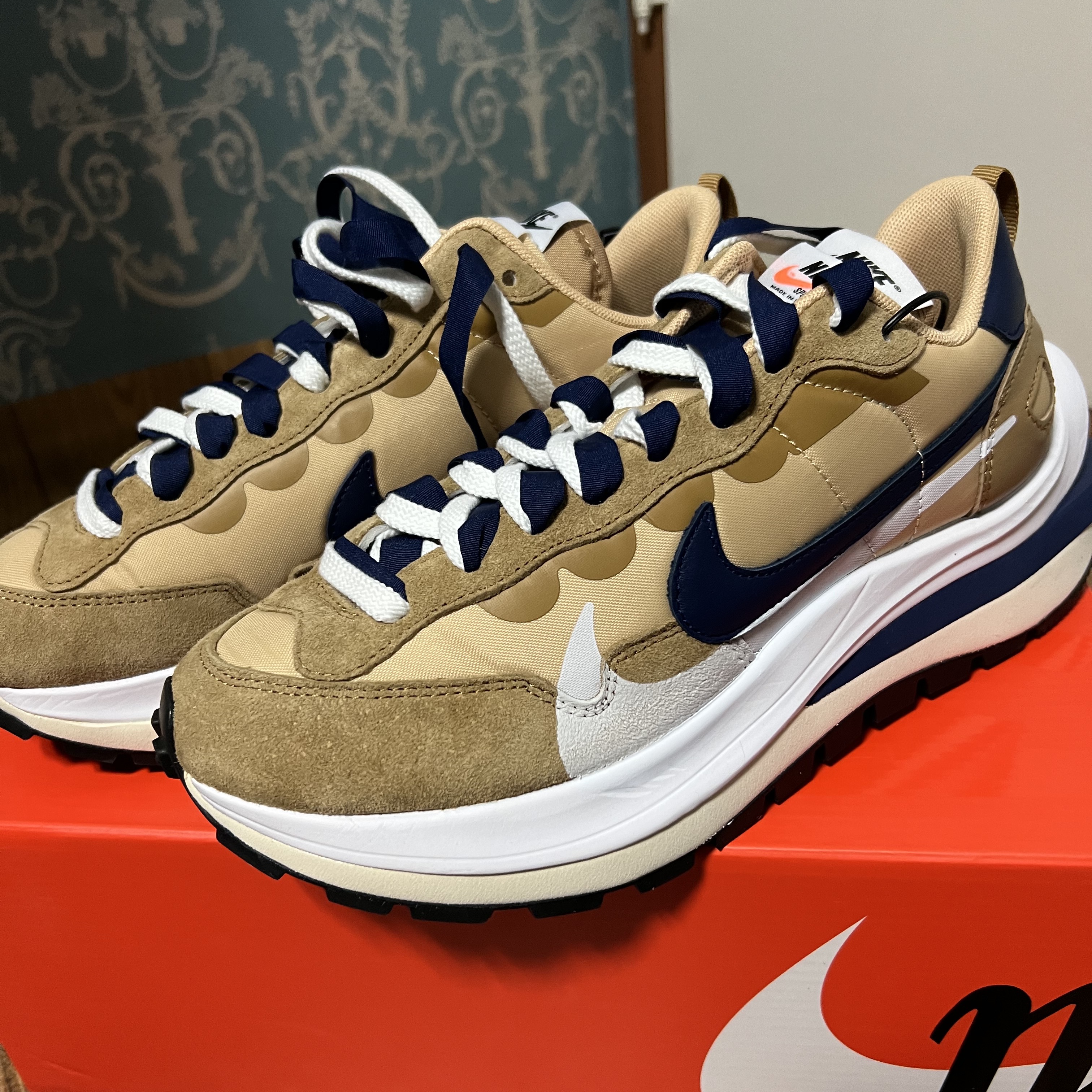 Nike x Sacai VaporWaffle Sesame and Blue Void 착용 스타일