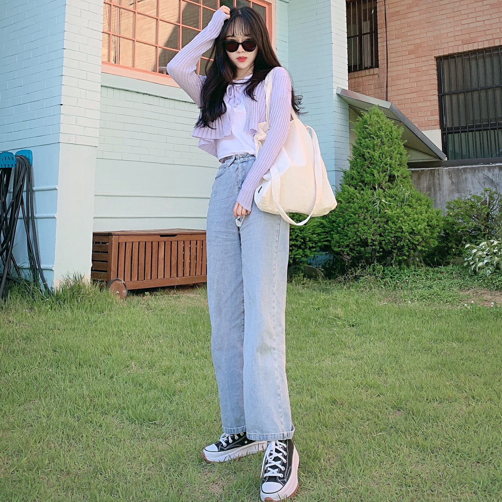Converse Run Star Hike Hi Black White Gum 착용 스타일 - 2