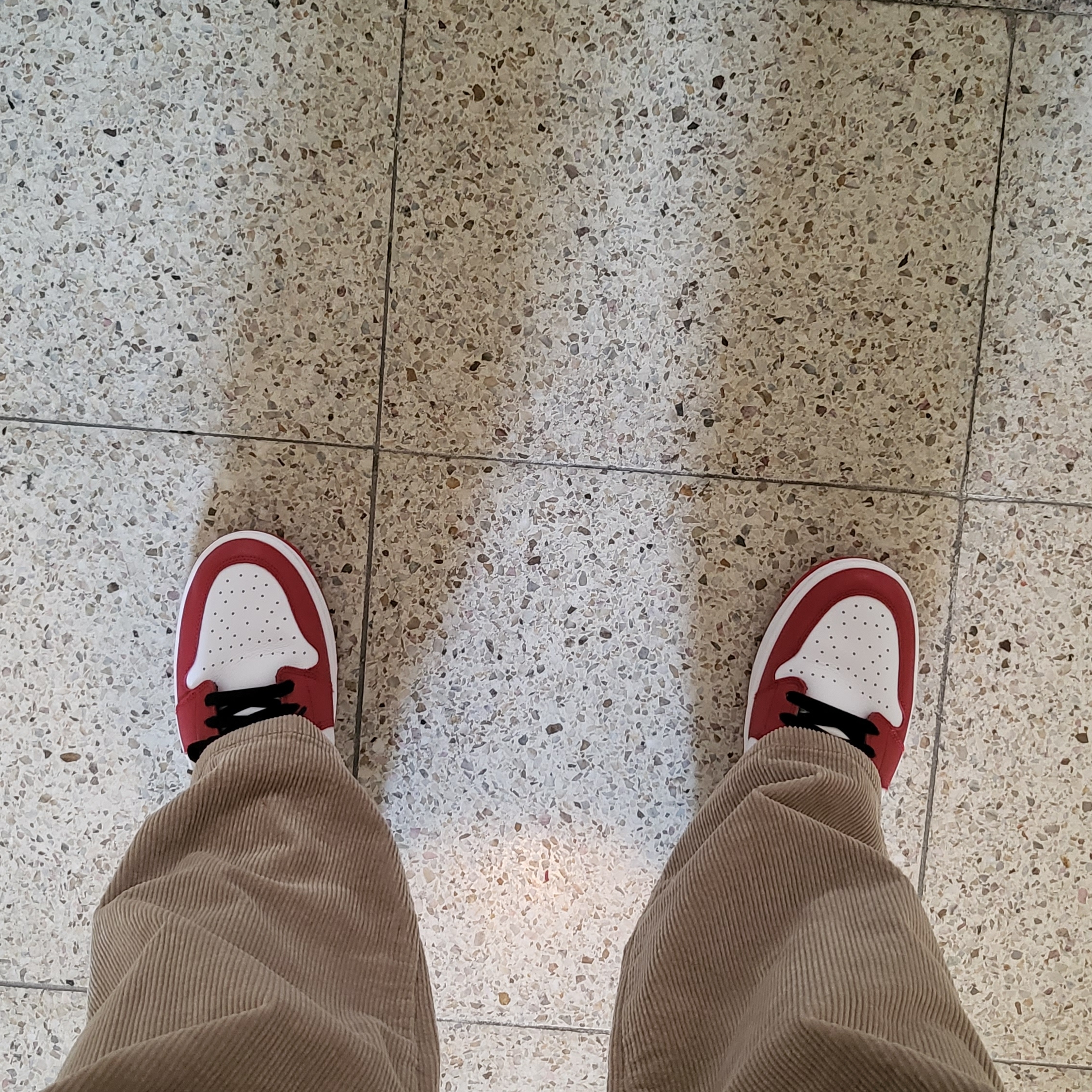 Jordan 1 Low Golf Chicago 착용 스타일 - 3