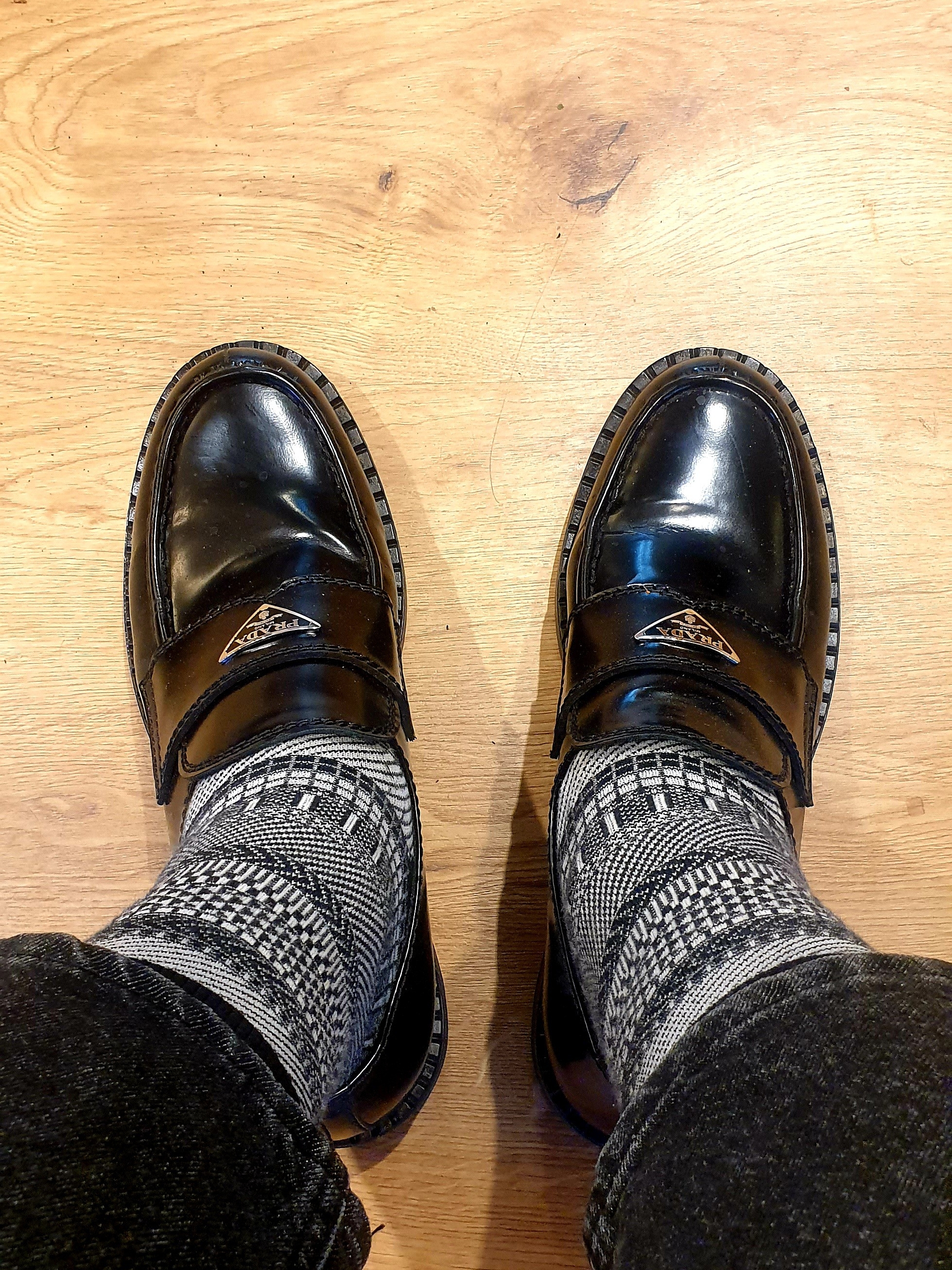 Prada Chocolate Brushed Leather Loafers Black 착용 스타일