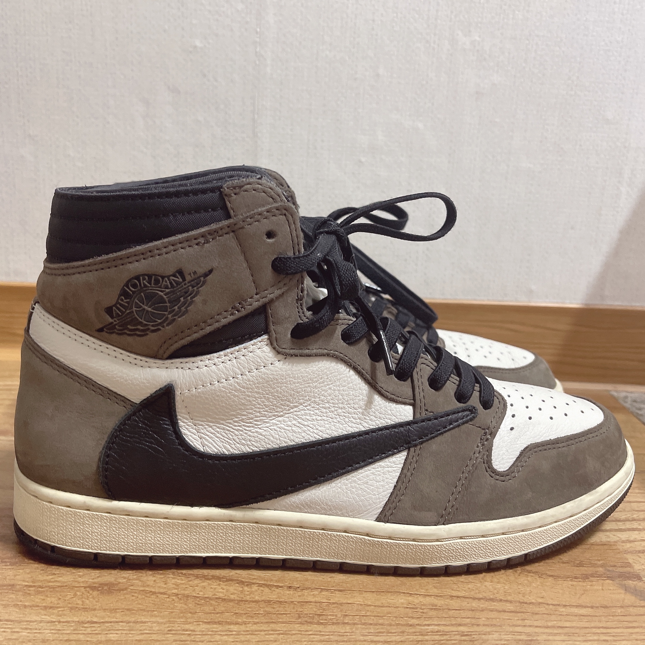 Jordan 1 x Travis Scott Retro High OG SP Mocha 착용 스타일
