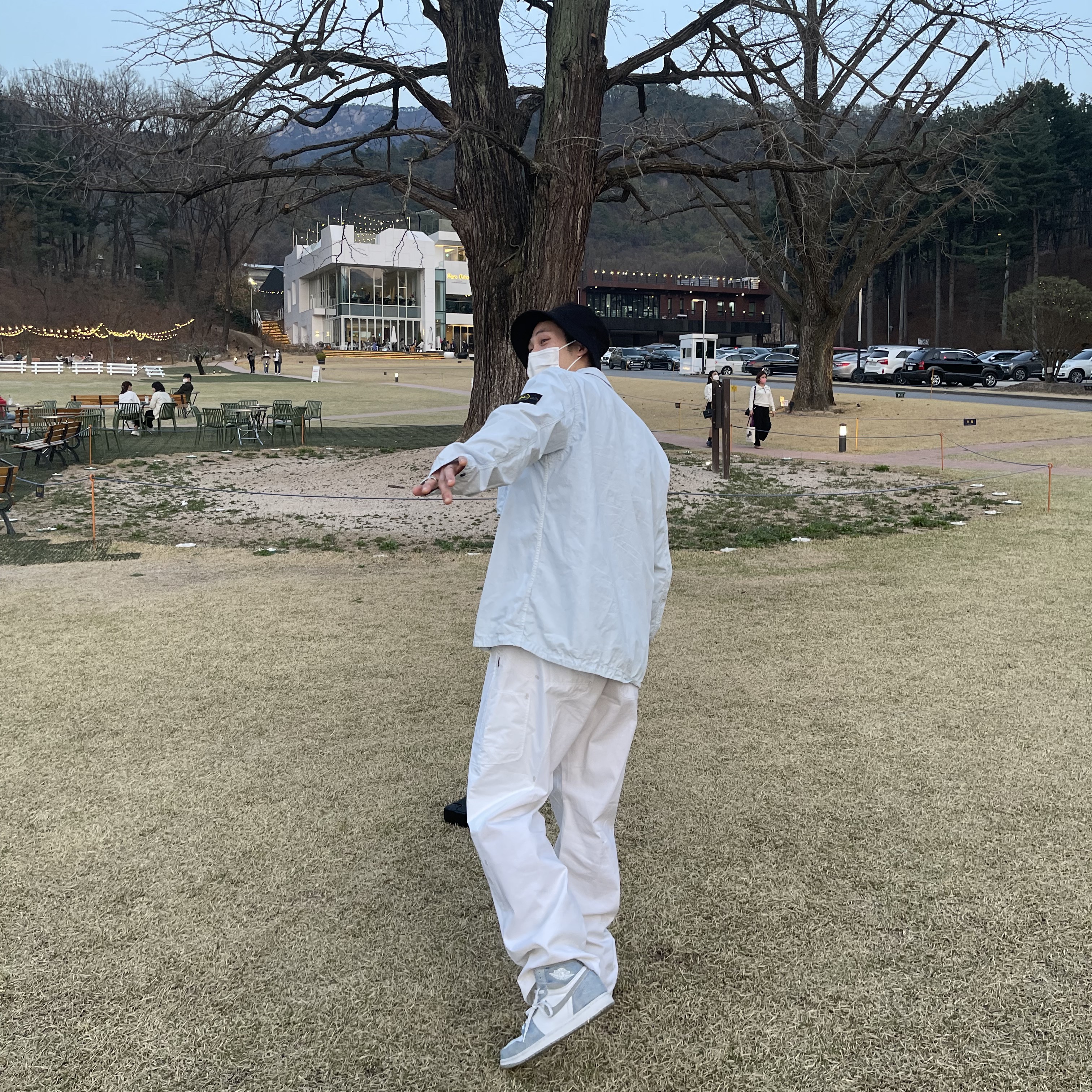 Jordan 1 Retro High OG Hyper Royal, Nike x Off-White NRG Pants White 착용 스타일