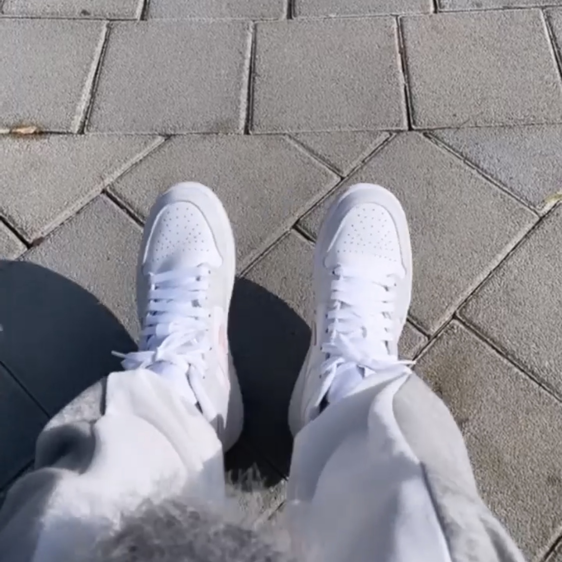 (W) Jordan 1 Mid SE Light Iron Ore 착용 스타일 - 2