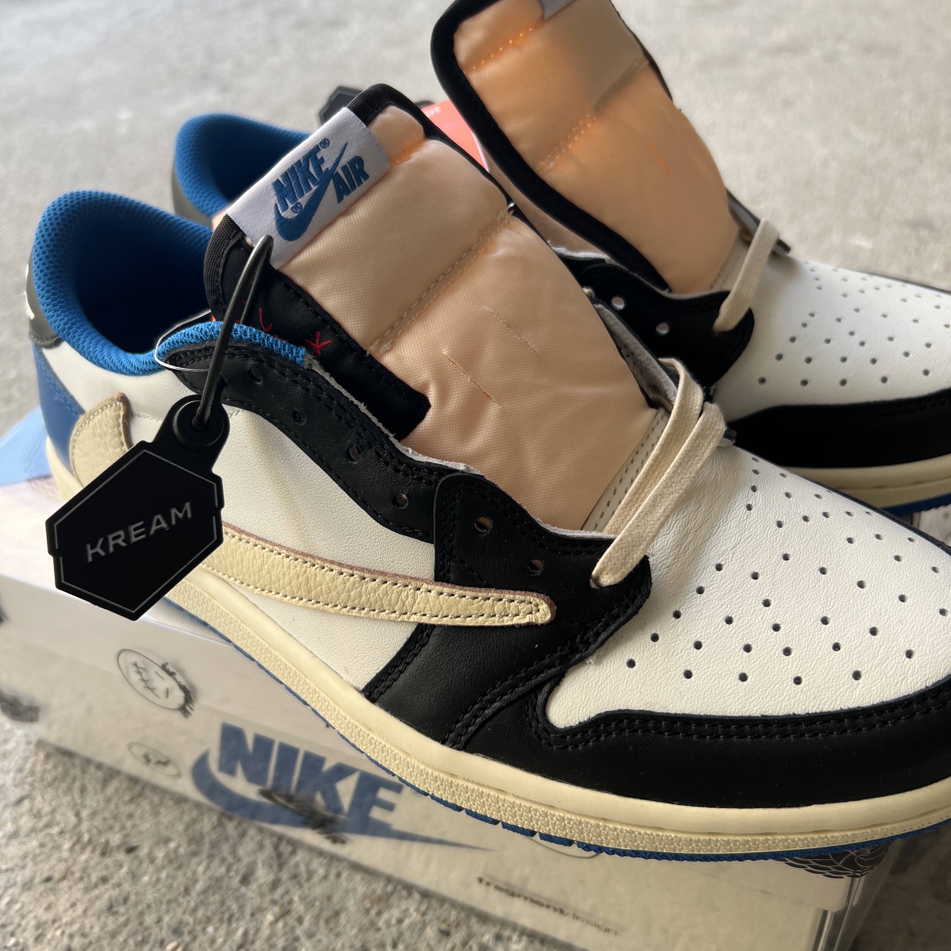 Jordan 1 x Travis Scott x Fragment Retro Low OG SP Military Blue 착용 스타일