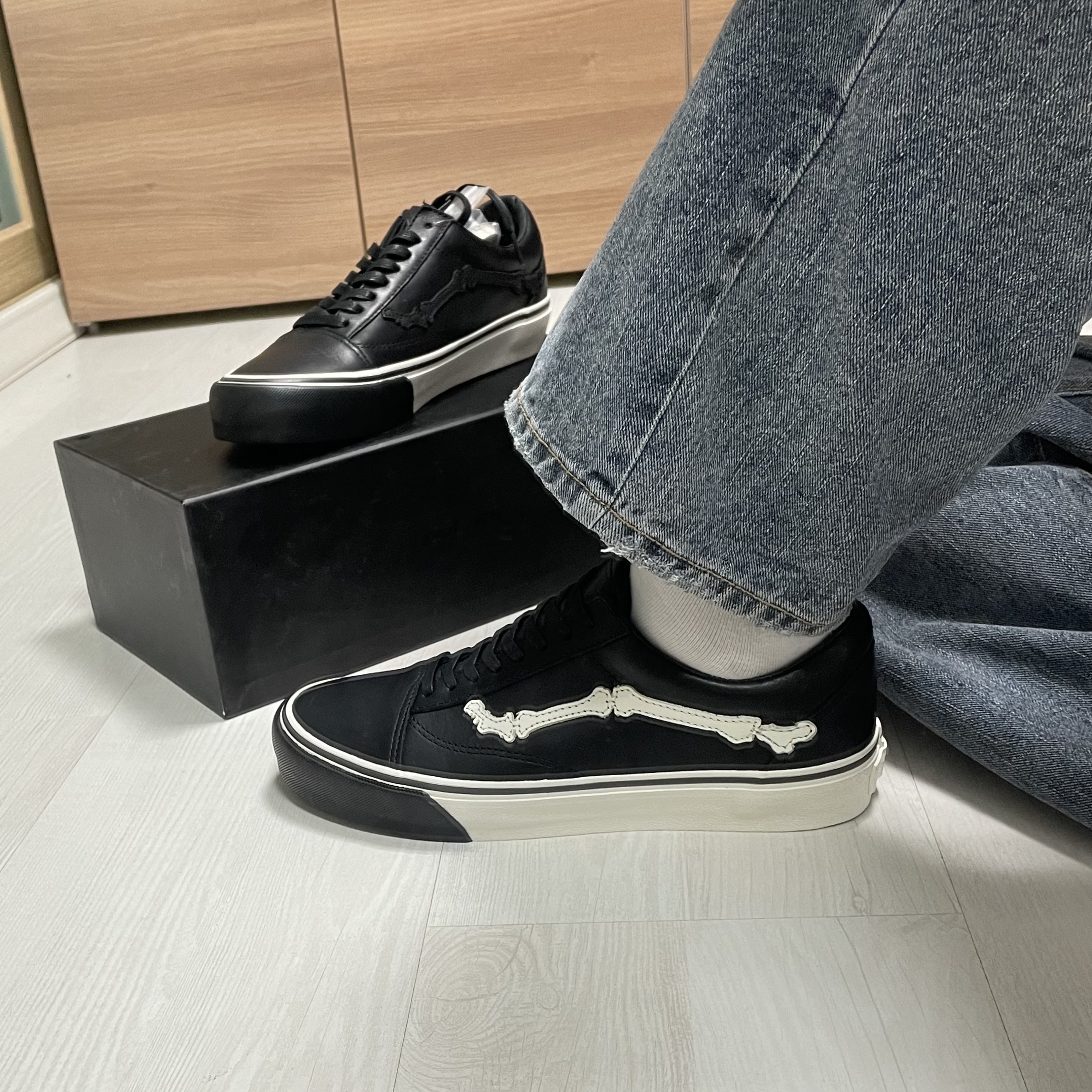 Vans Vault x Blends Old Skool VLT LX Black 착용 스타일 - 2