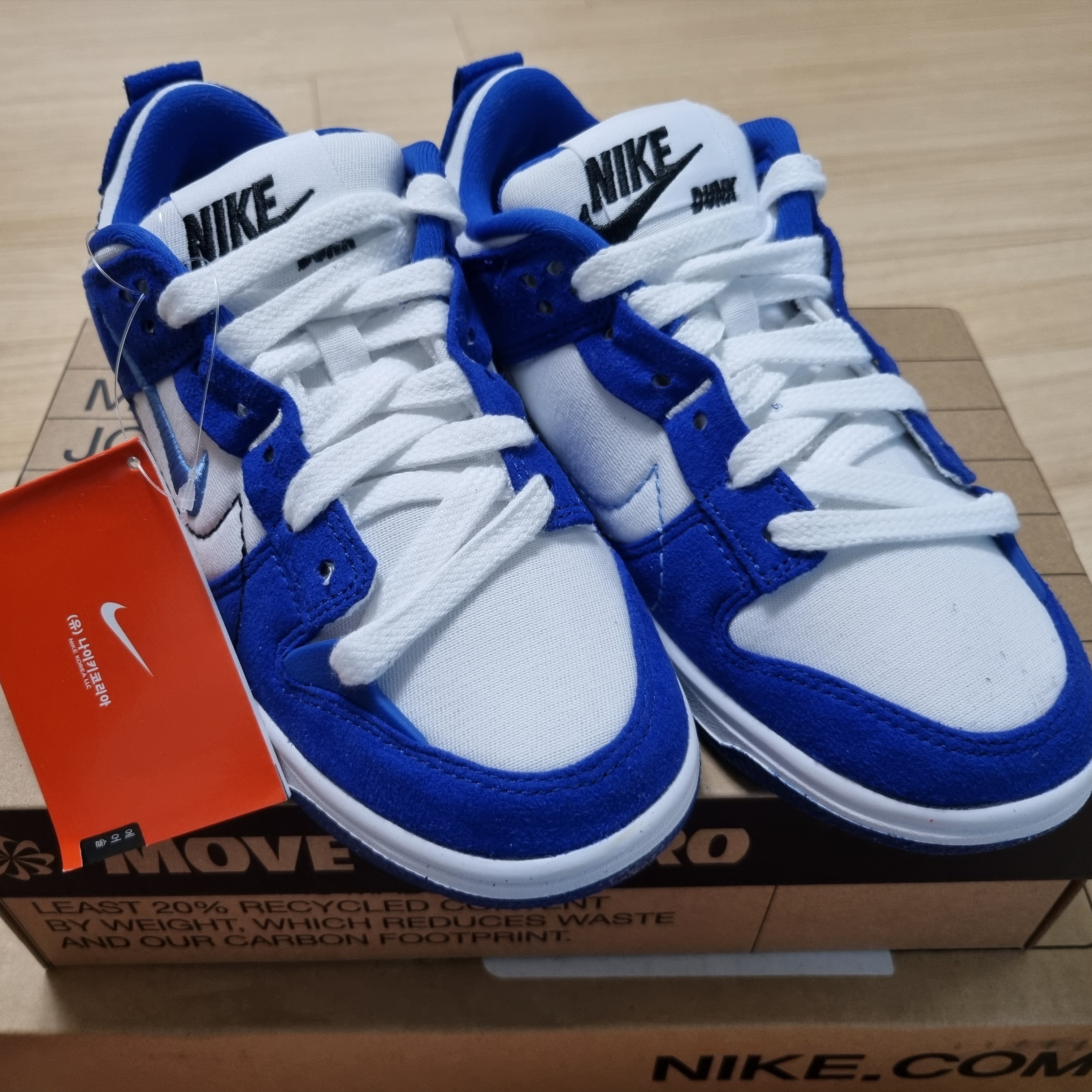 (W) Nike Dunk Low Disrupt 2 White and University Blue 착용 스타일