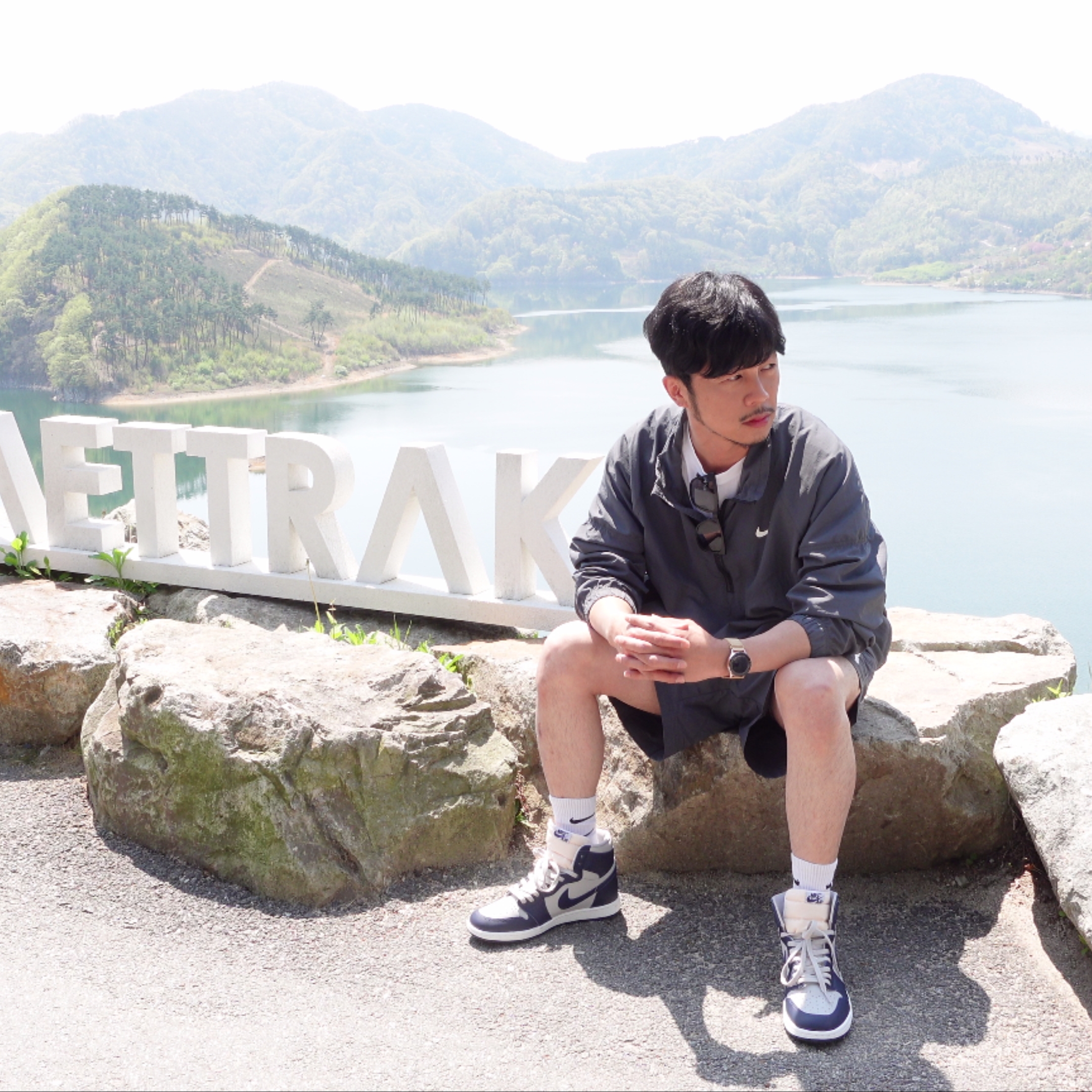 Jordan 1 High 85 College Navy, Nike x Stussy Windrunner Jacket Off Noir 착용 스타일 - 2