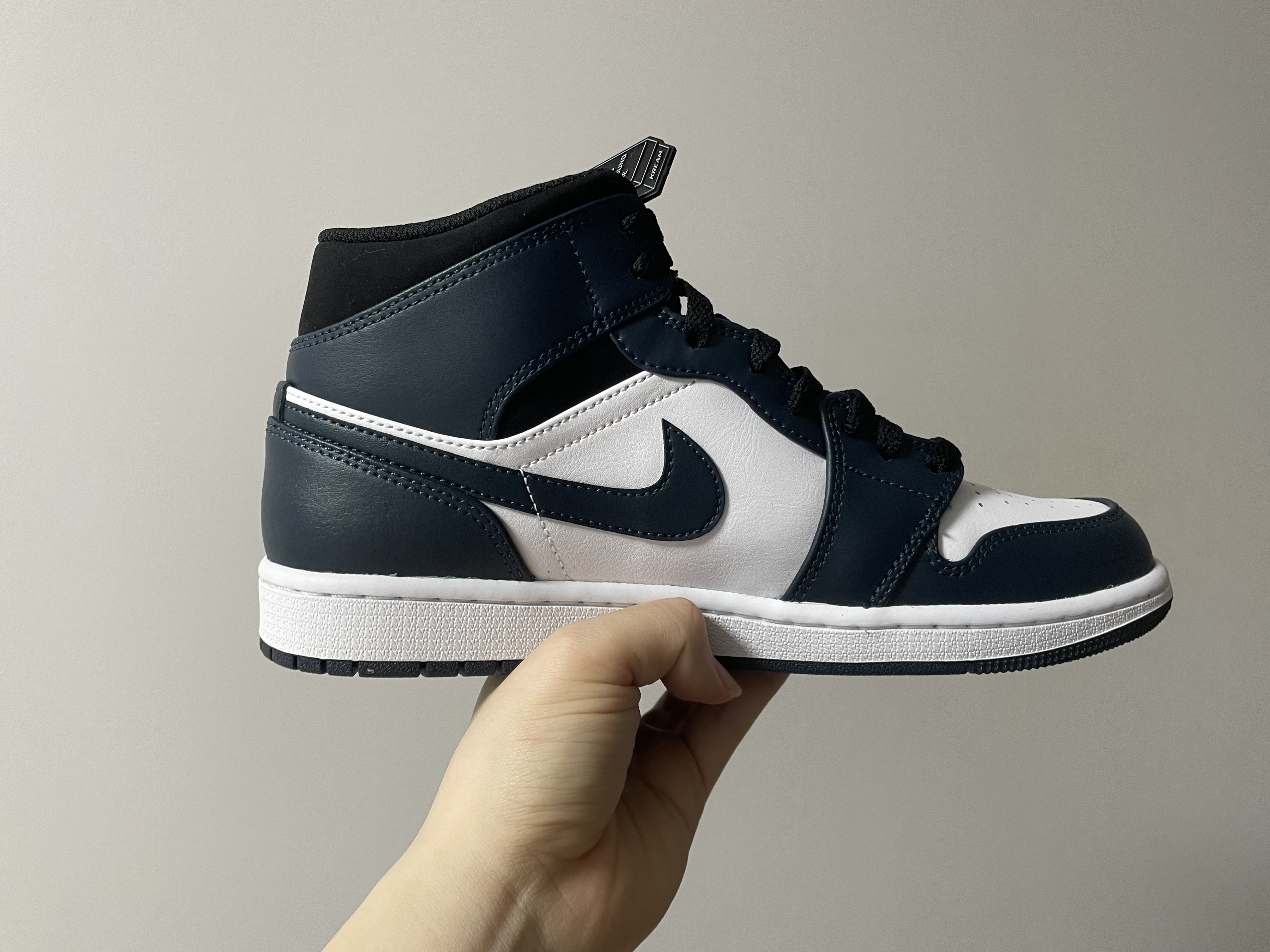 Jordan 1 Mid Dark Teal 착용 스타일 - 2