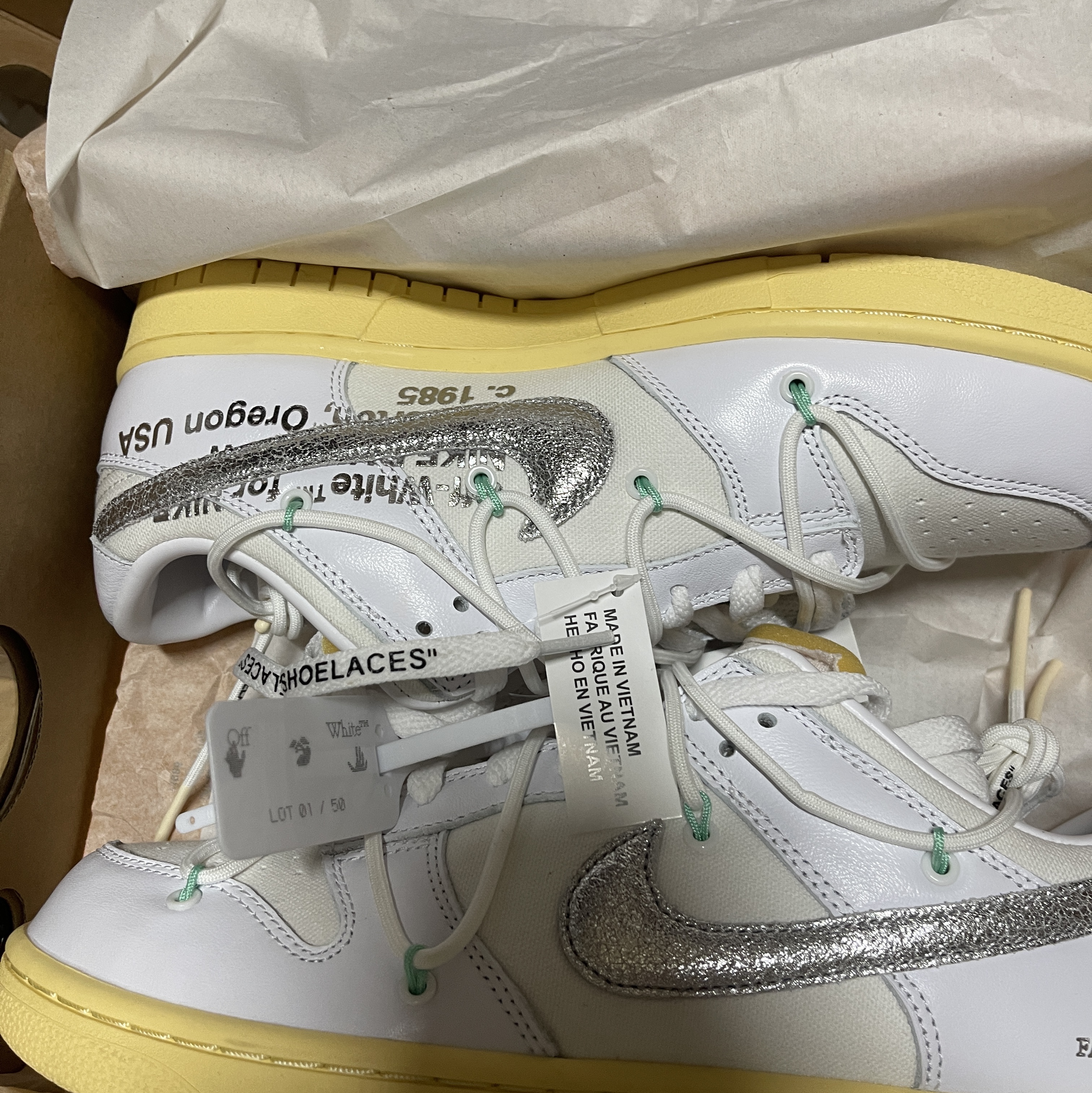 Jordan 1 x Travis Scott x Fragment Retro Low OG SP Military Blue, Nike x Off-White Dunk Low The 50 - Lot 1 착용 스타일 - 2