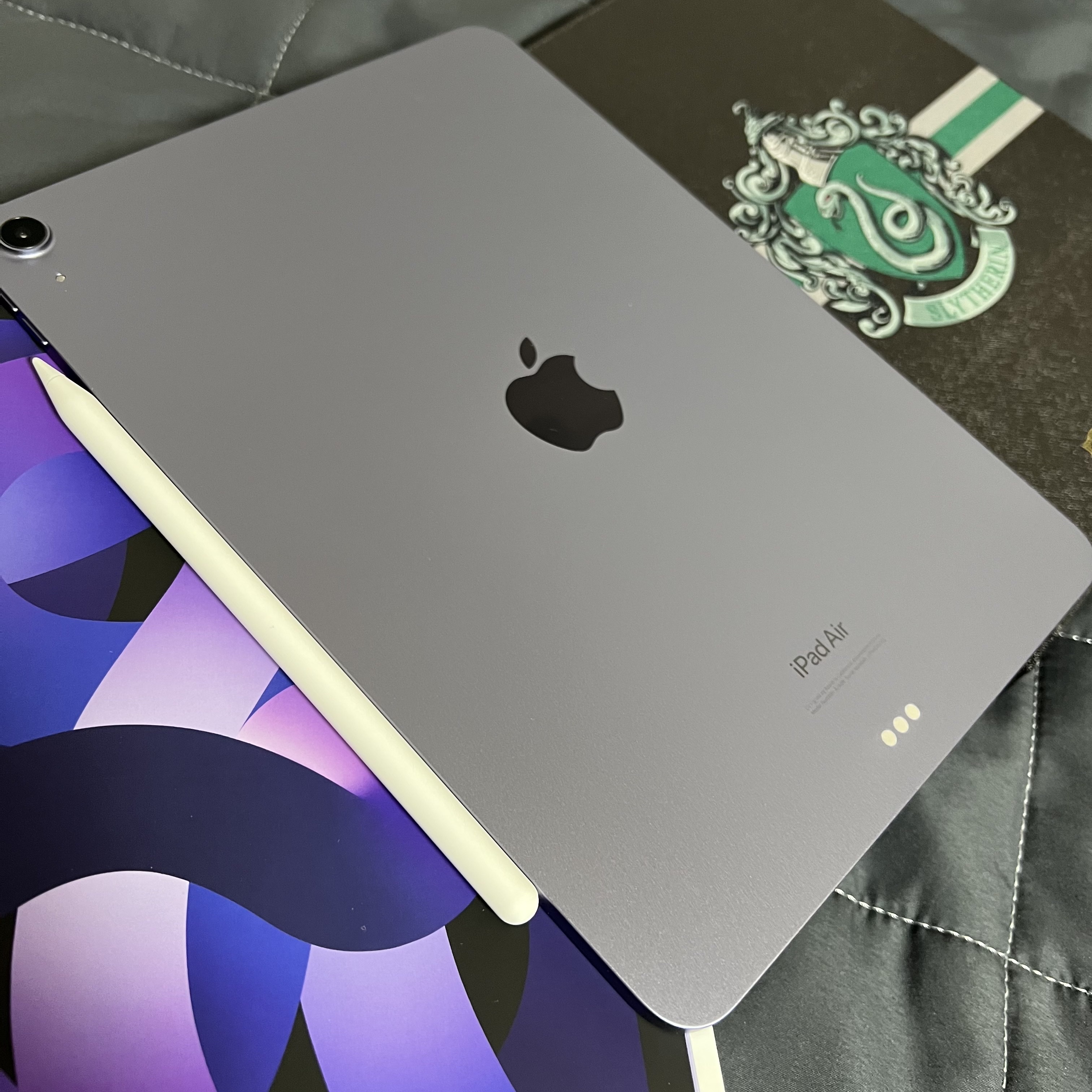 Apple iPad Air 5th Gen Wifi 64GB Purple (Korean Ver.) 착용 스타일 - 1