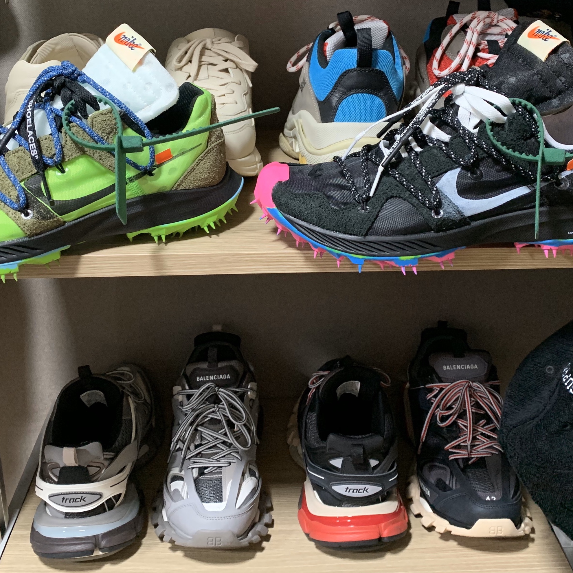 (W) Nike x Off-White Zoom Terra Kiger 5 Black, (W) Nike x Off-White Zoom Terra Kiger 5 Electric Green 착용 스타일