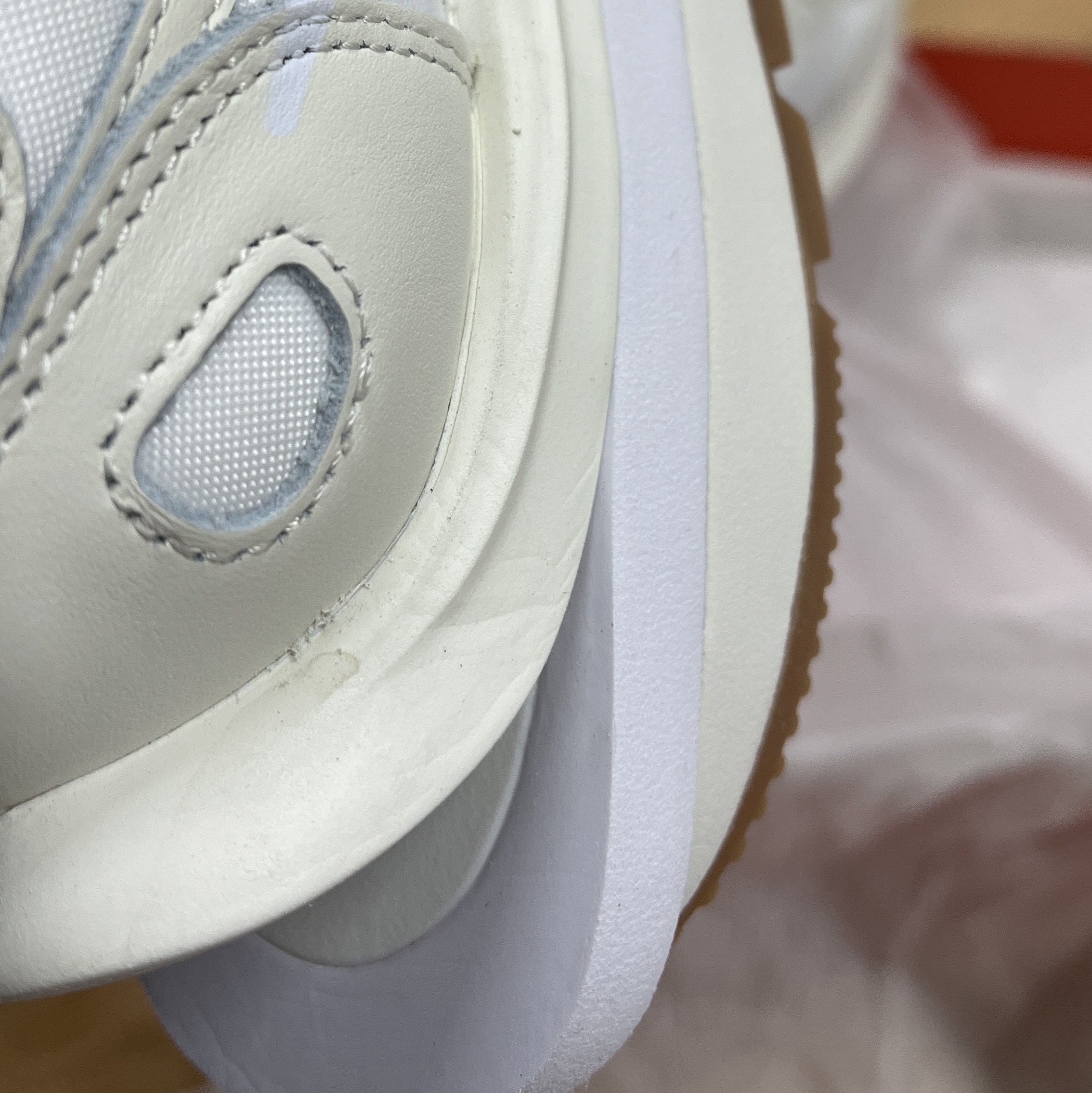 Nike x Sacai VaporWaffle White and Gum 착용 스타일 - 2