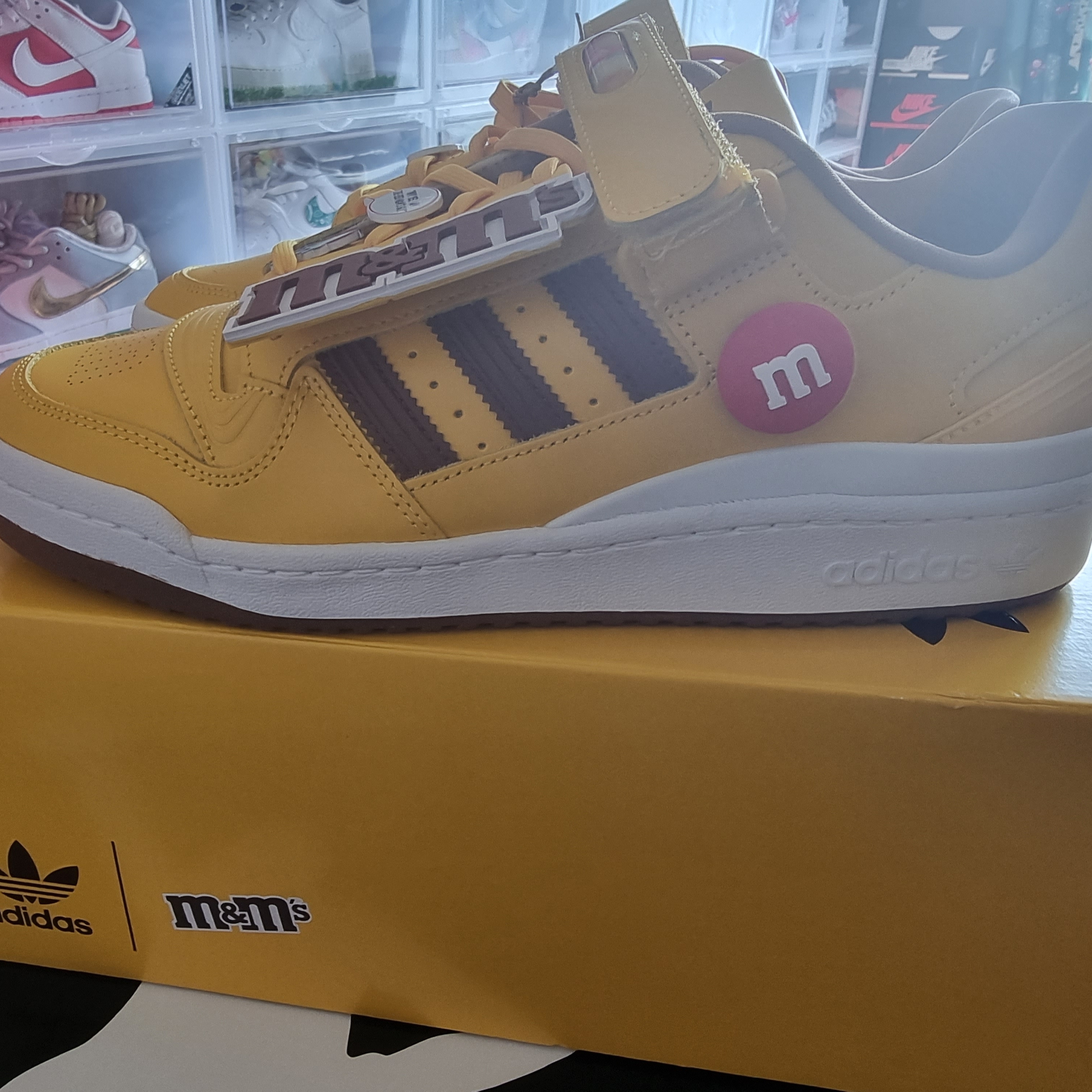Adidas x M&Ms Forum 84 Low Yellow 착용 스타일 - 2